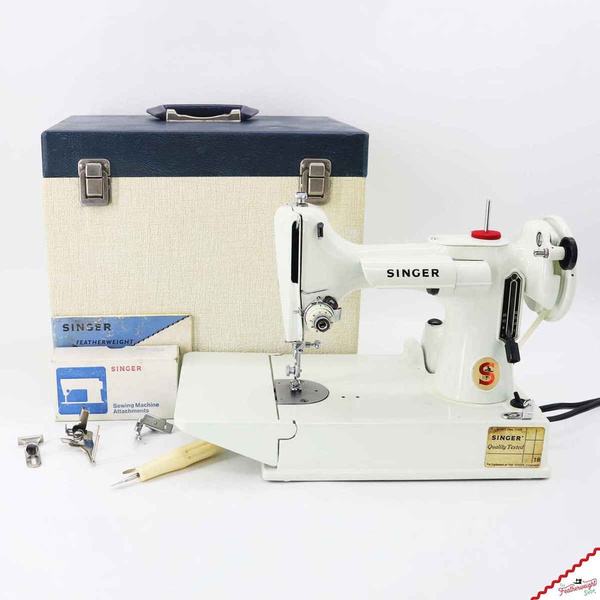 Singer Featherweight 221K Sewing Machine, WHITE FA2233** - RARE Case!