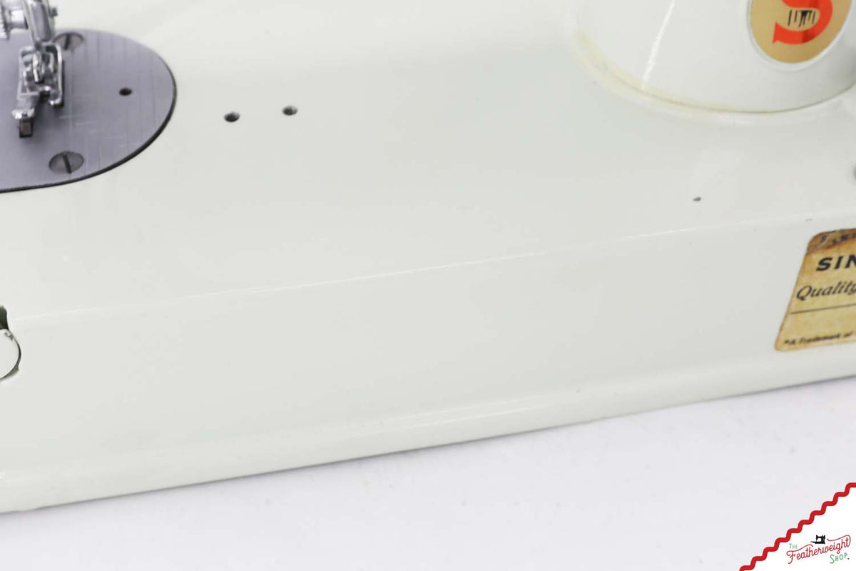 Singer Featherweight 221K Sewing Machine, WHITE FA2233** - RARE Case!