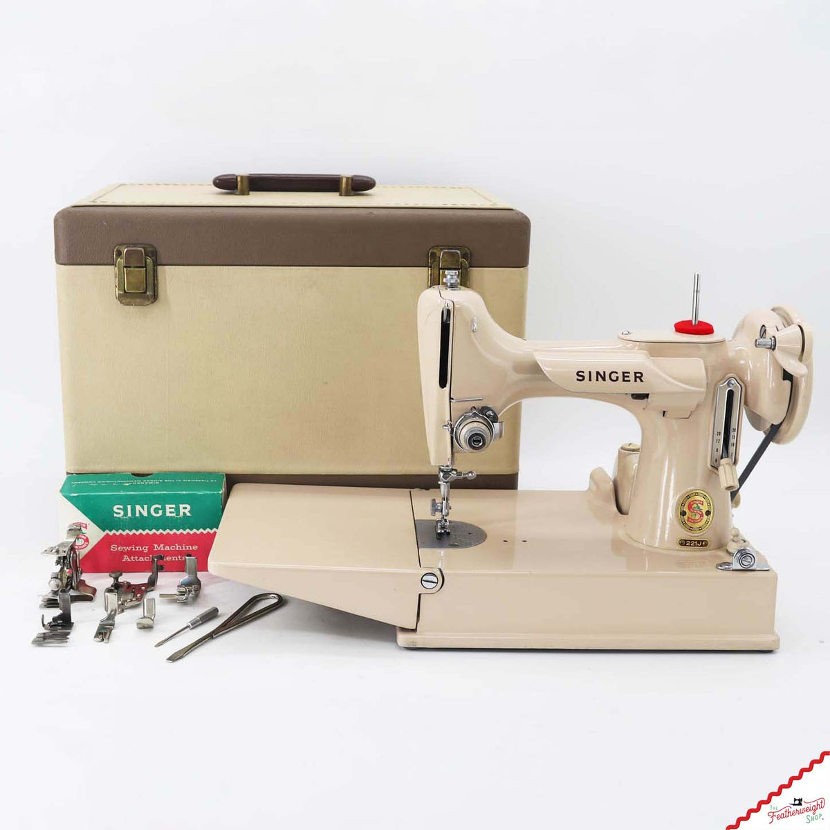 Singer Featherweight 221J Sewing Machine, Tan - JE160***