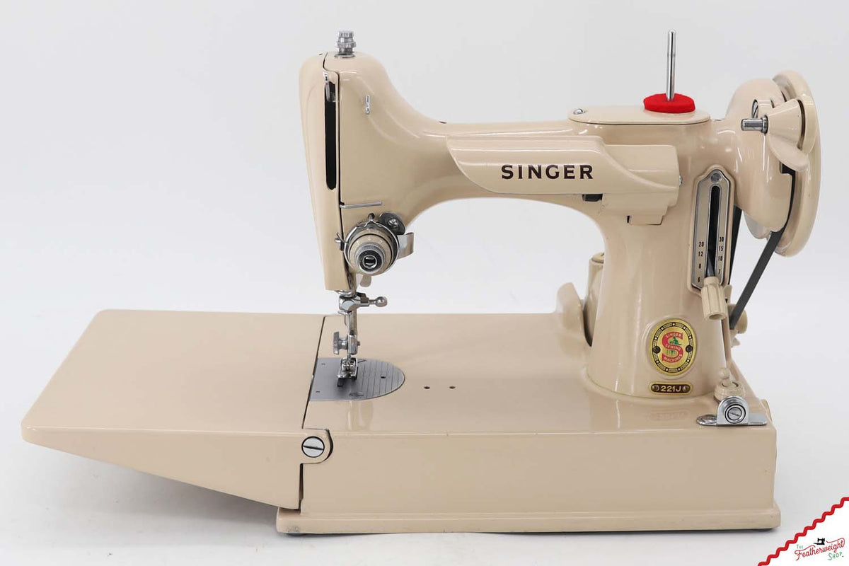 Singer Featherweight 221J Sewing Machine, Tan - JE160***