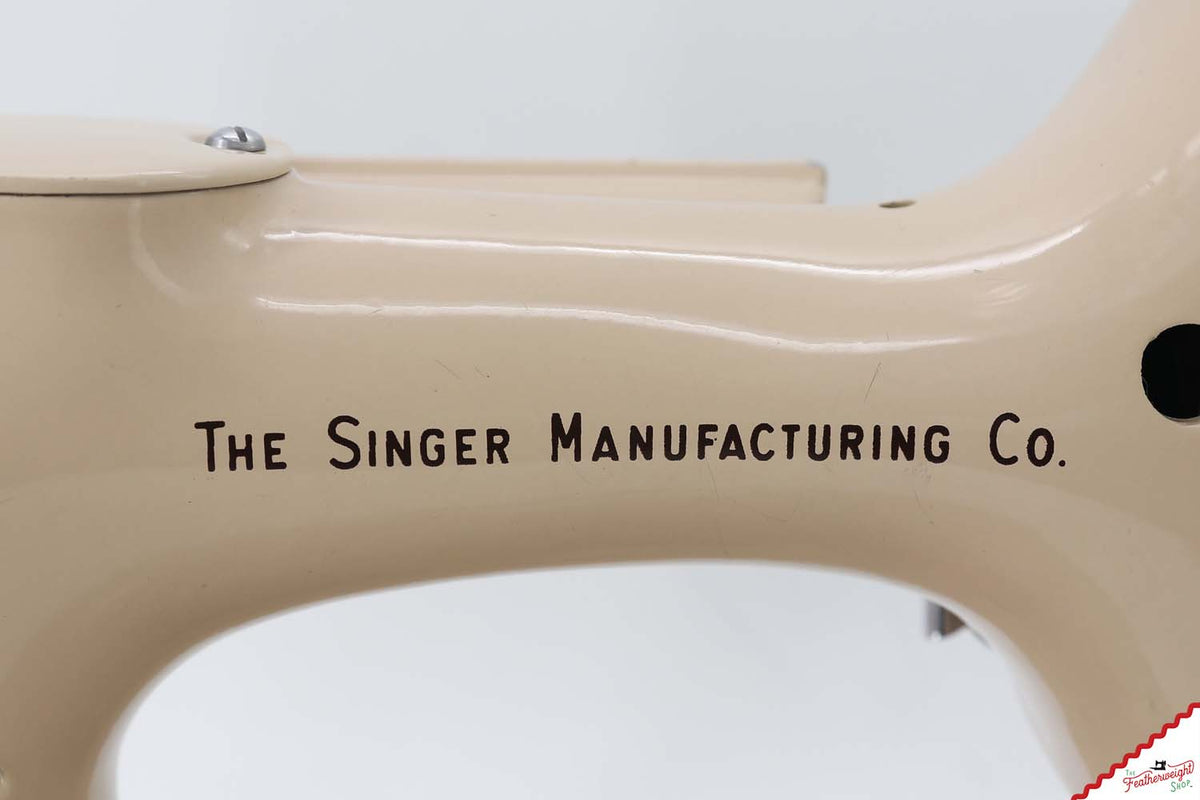 Singer Featherweight 221J Sewing Machine, Tan - JE160***