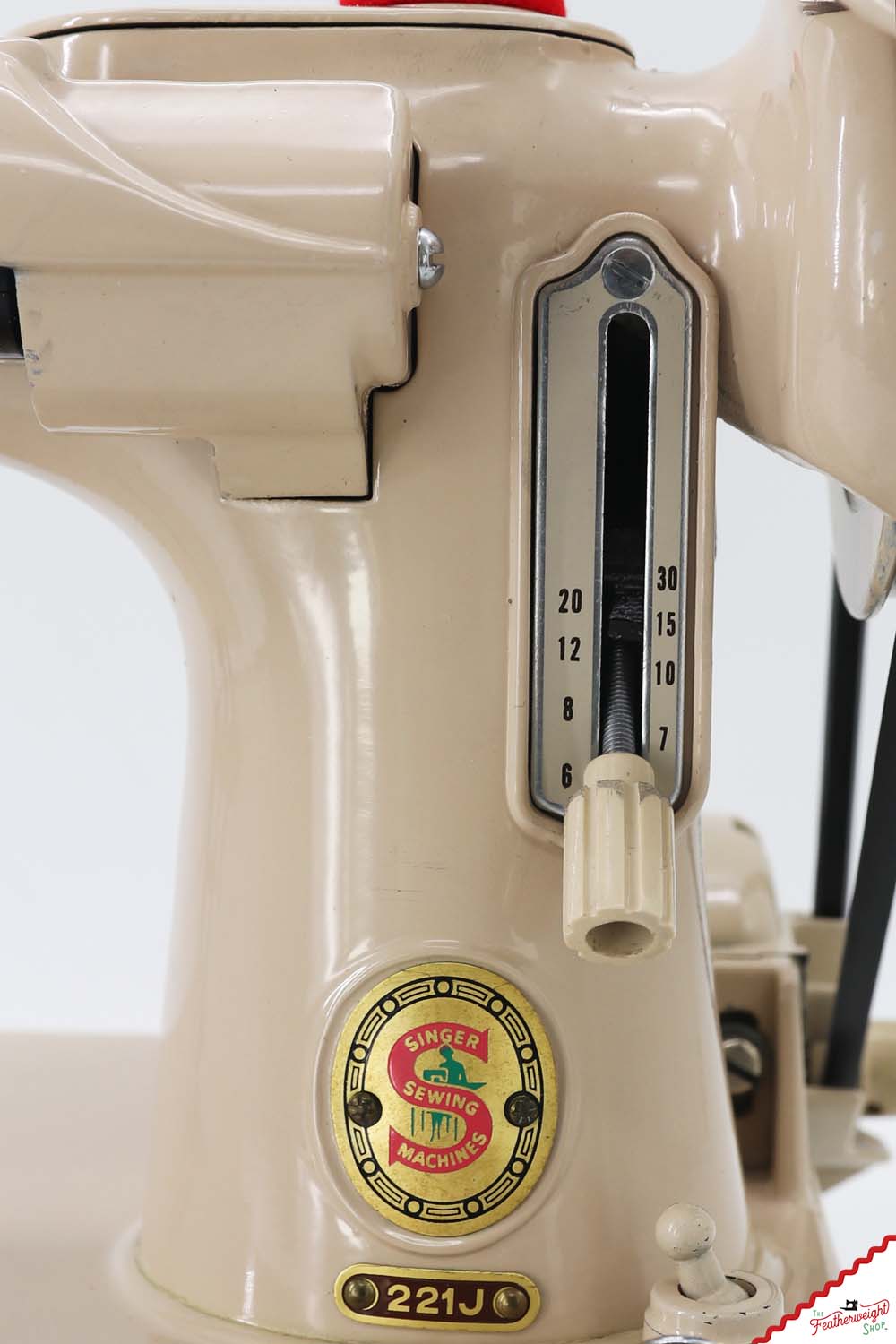 Singer Featherweight 221J Sewing Machine, Tan - JE160***