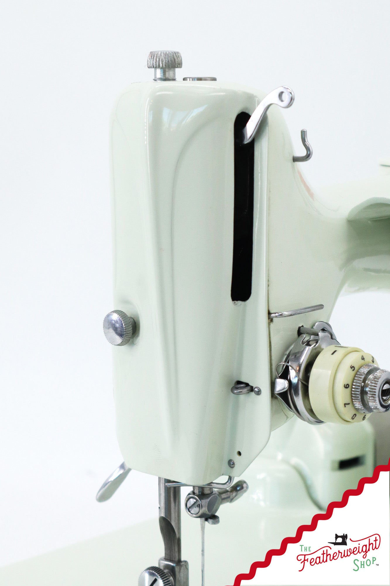 Singer Featherweight 221K Sewing Machine, WHITE - EV891***