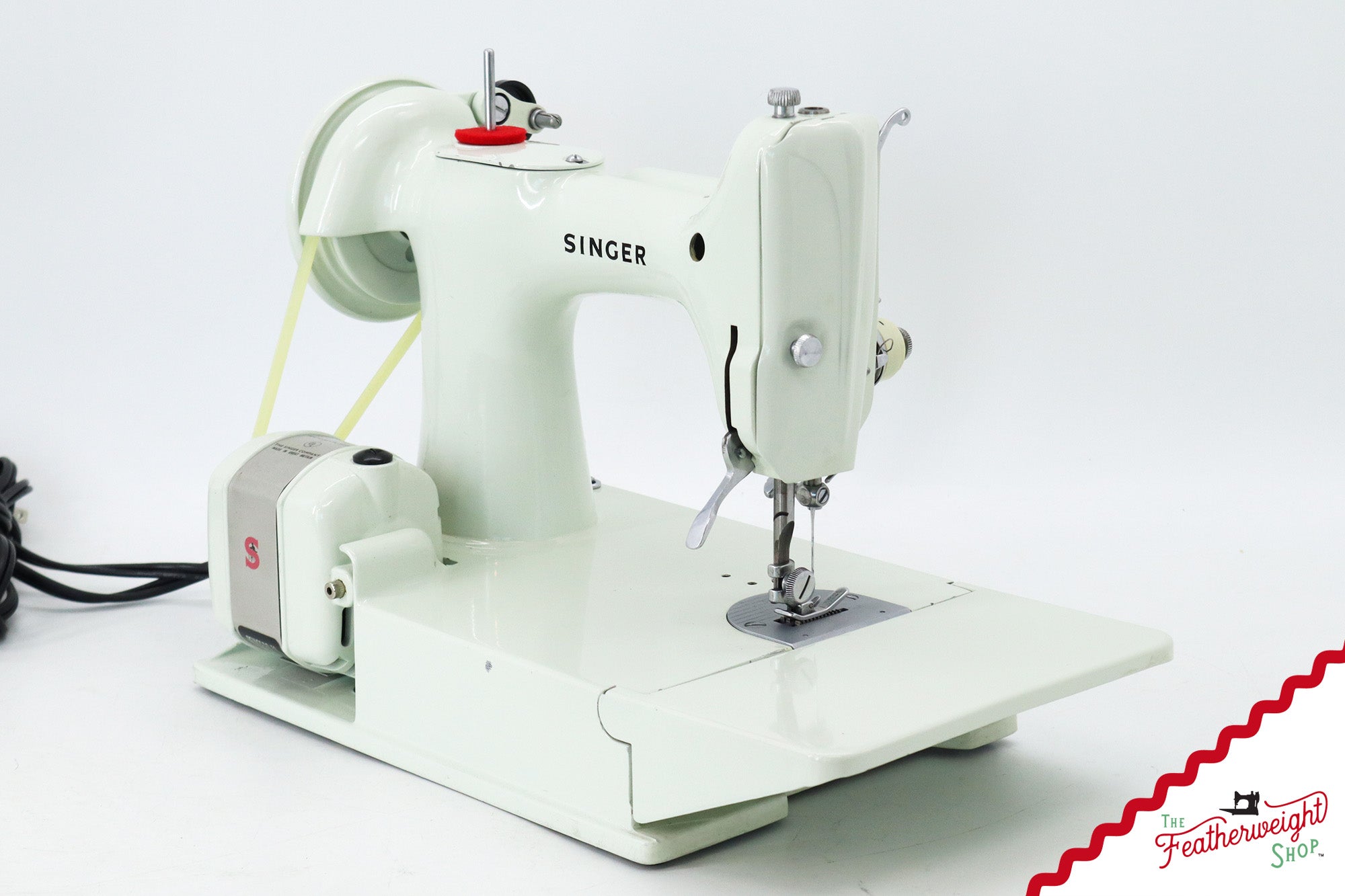 Singer Featherweight 221K Sewing Machine, WHITE - EV891***