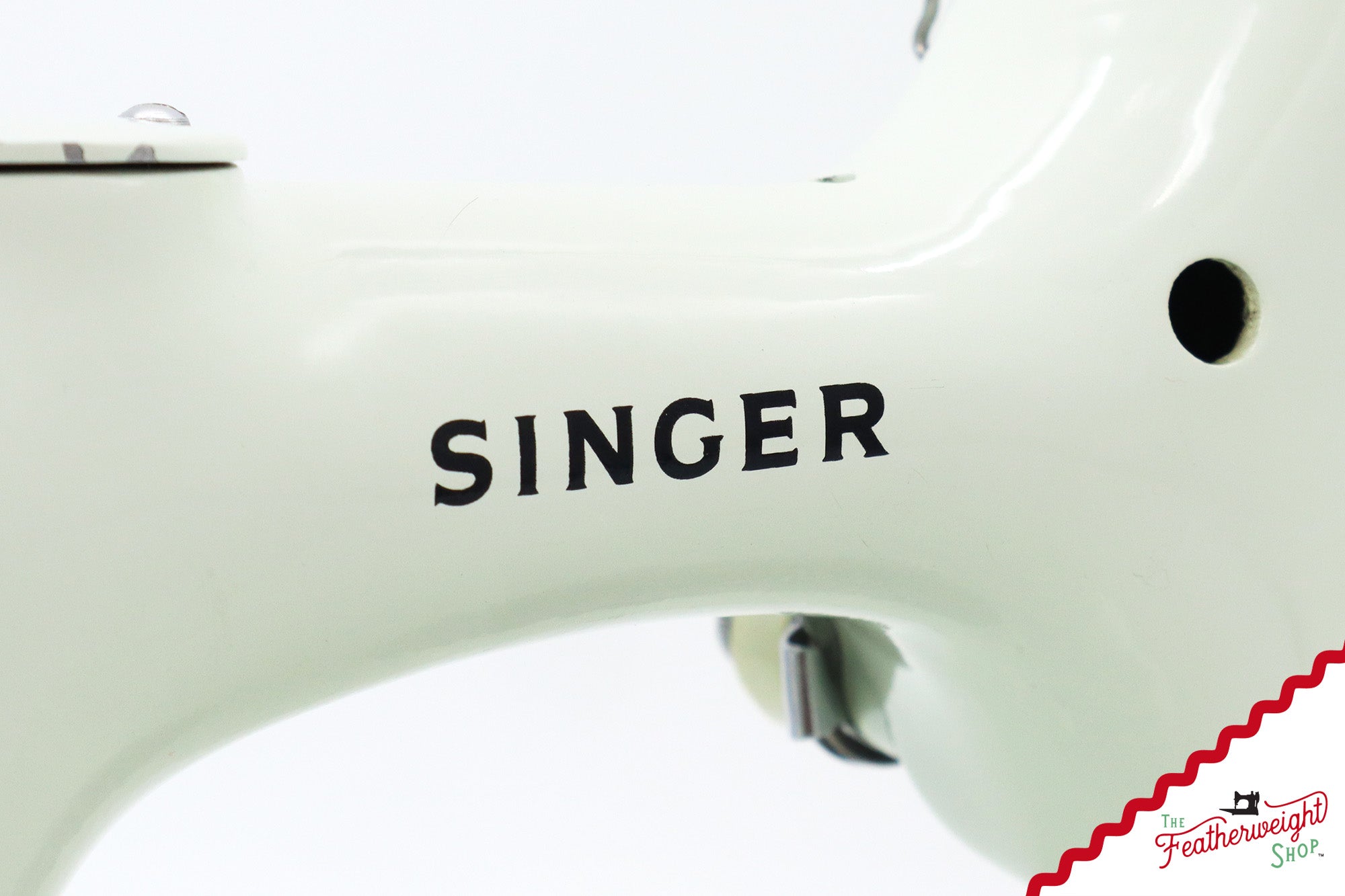 Singer Featherweight 221K Sewing Machine, WHITE - EV891***