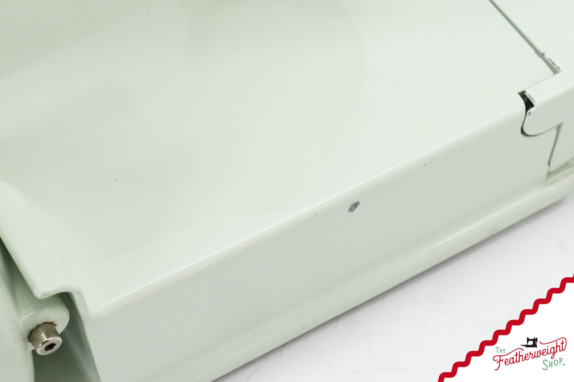 Singer Featherweight 221K Sewing Machine, WHITE - EV891***