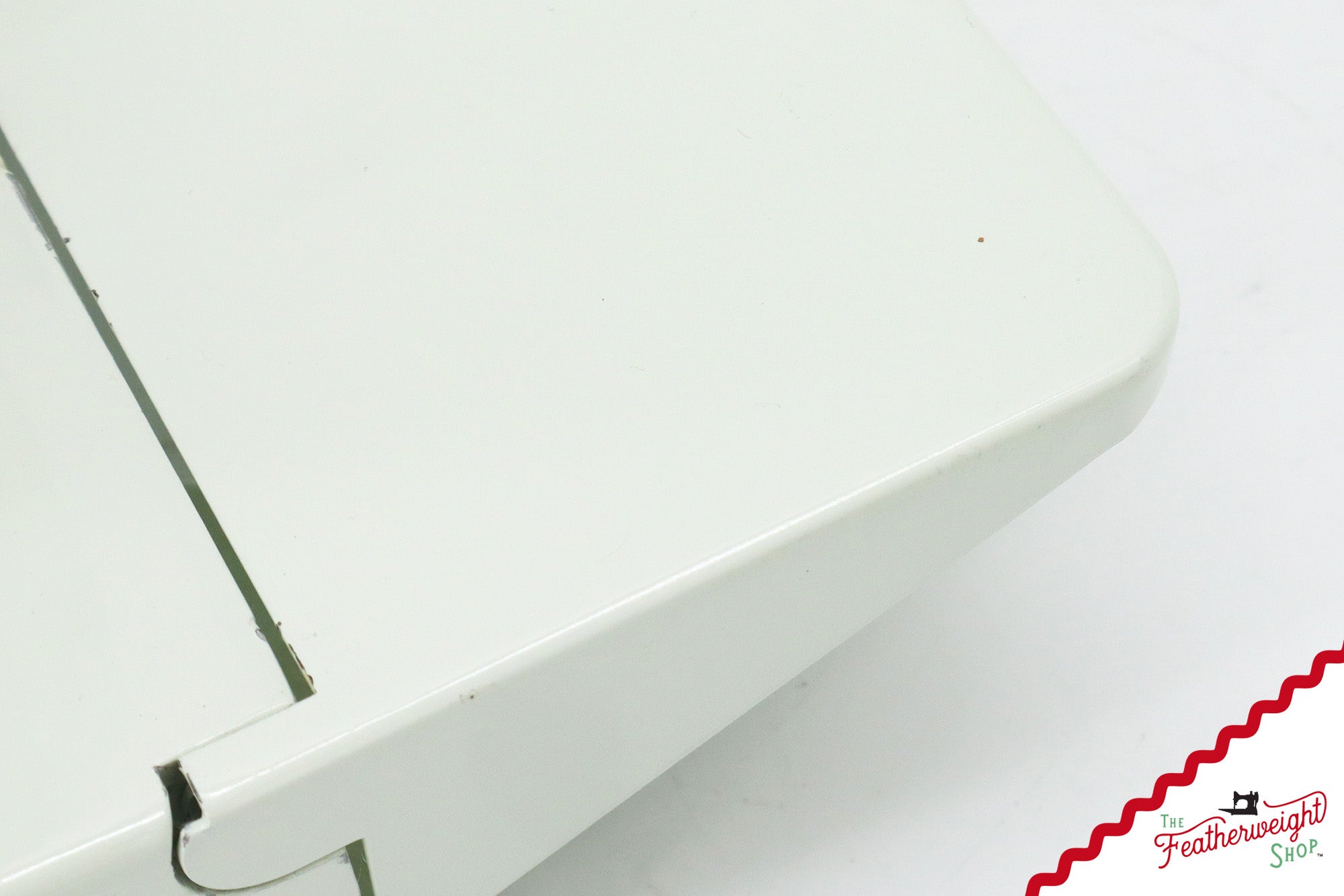 Singer Featherweight 221K Sewing Machine, WHITE - EV891***