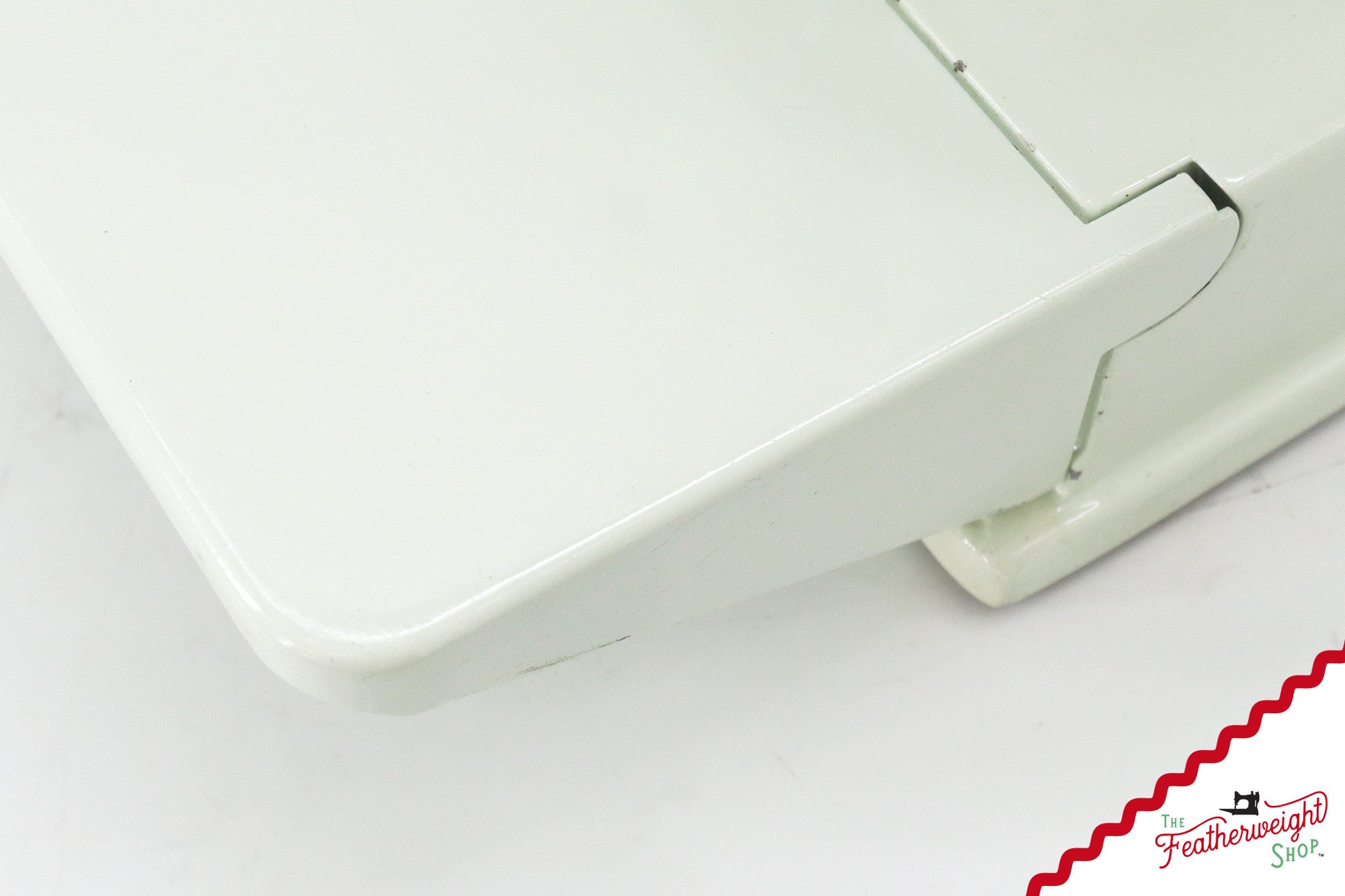 Singer Featherweight 221K Sewing Machine, WHITE - EV891***