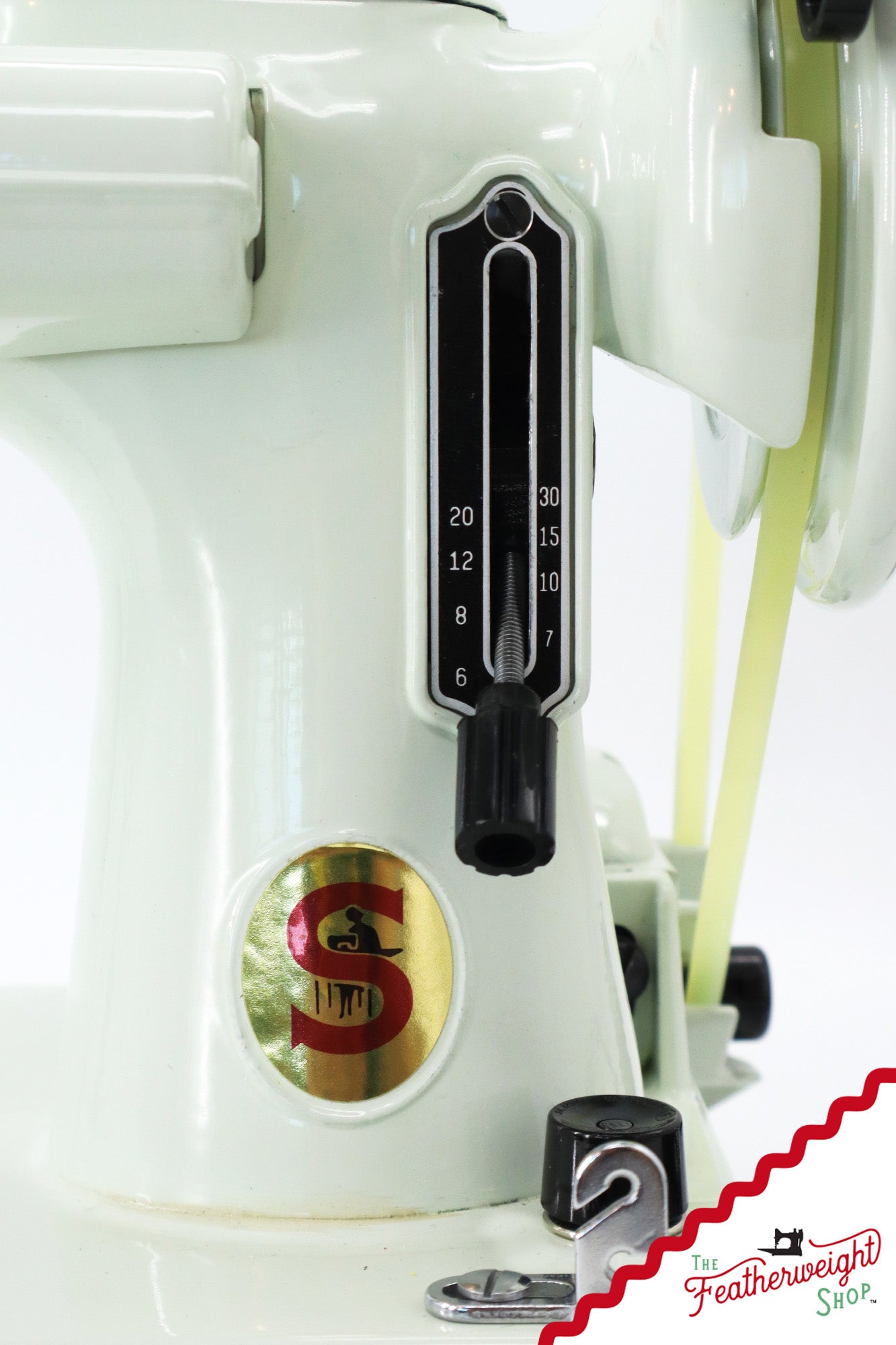 Singer Featherweight 221K Sewing Machine, WHITE - EV891***
