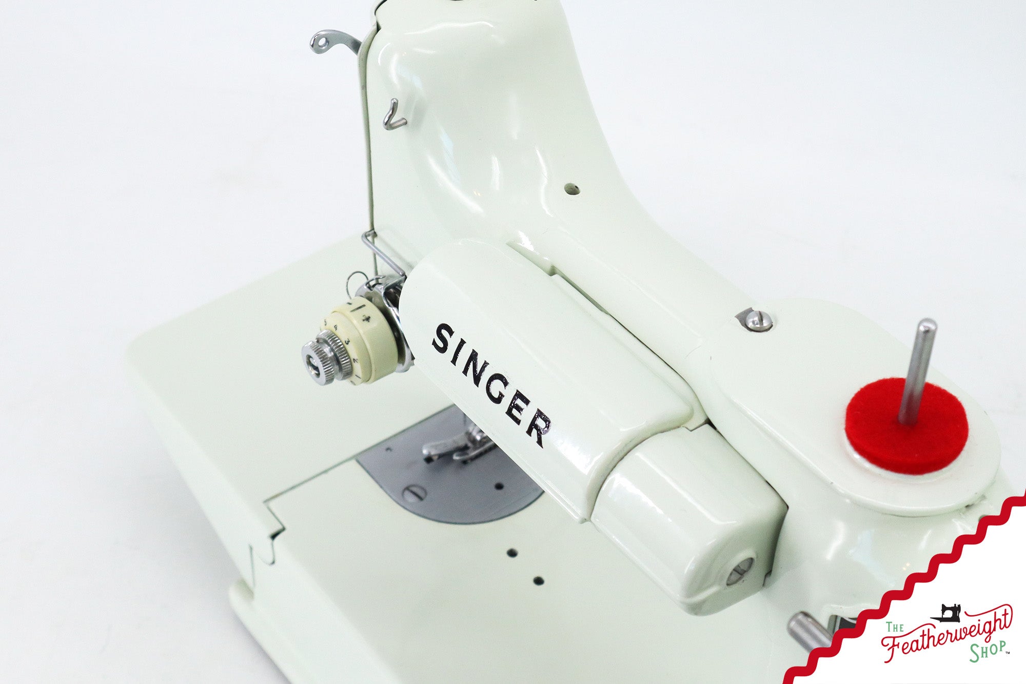 Singer Featherweight 221K Sewing Machine, WHITE - EV891***