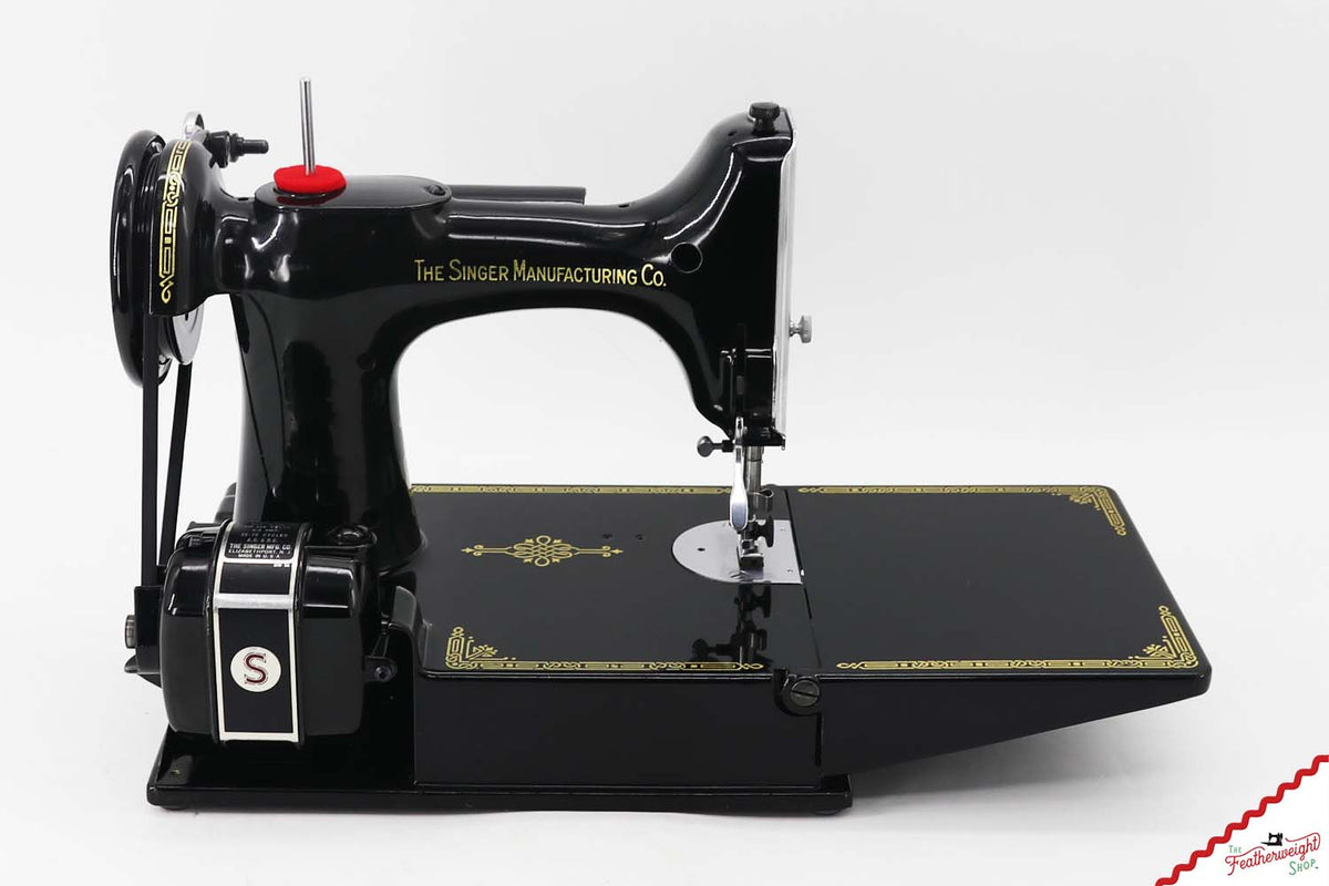 Singer Featherweight 221 Sewing Machine, AK997*** - 1952