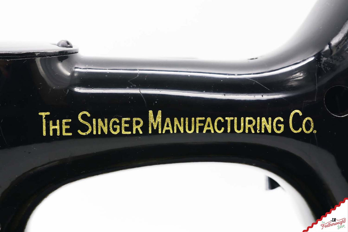 Singer Featherweight 221 Sewing Machine, AK997*** - 1952