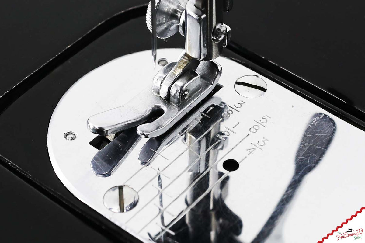 Singer Featherweight 222K Sewing Machine - EK3206**, 1955