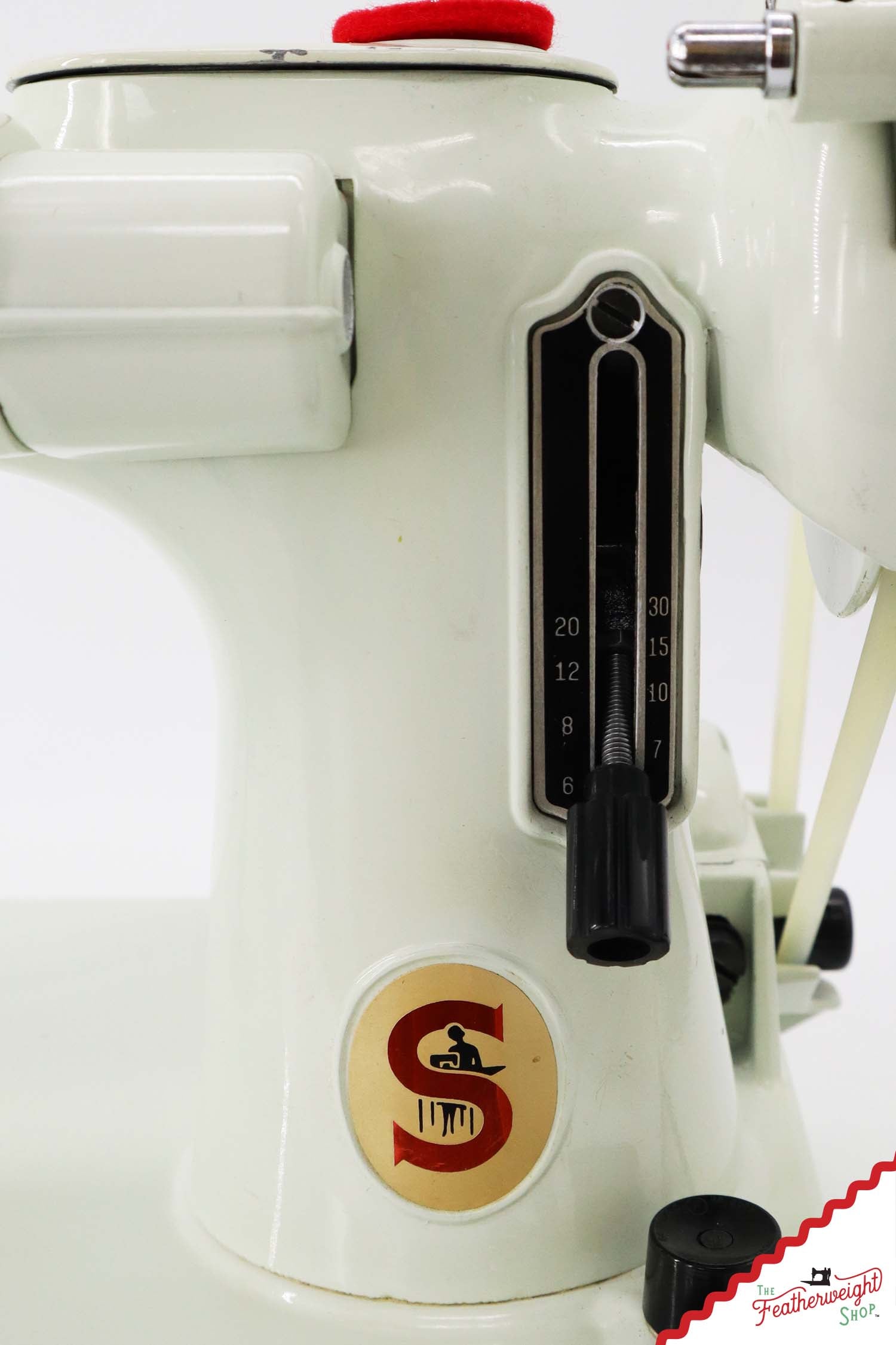 Singer Featherweight 221K Sewing Machine, WHITE - FA099***