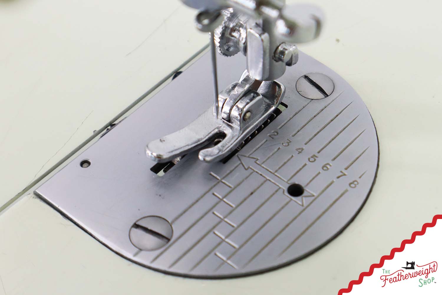 Singer Featherweight 221K Sewing Machine, WHITE - FA099***