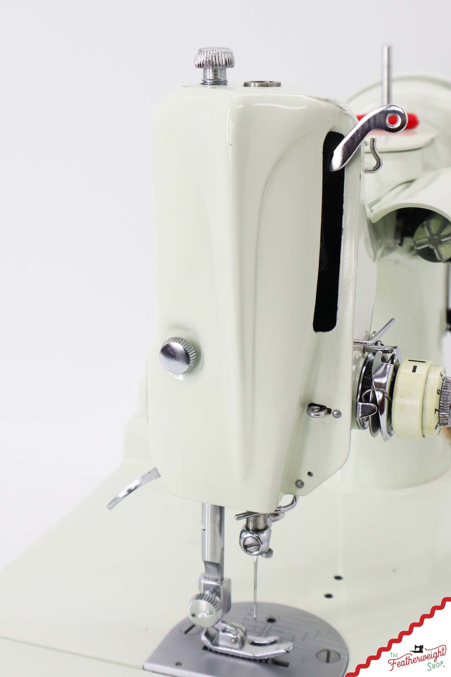 Singer Featherweight 221K Sewing Machine, WHITE - FA099***