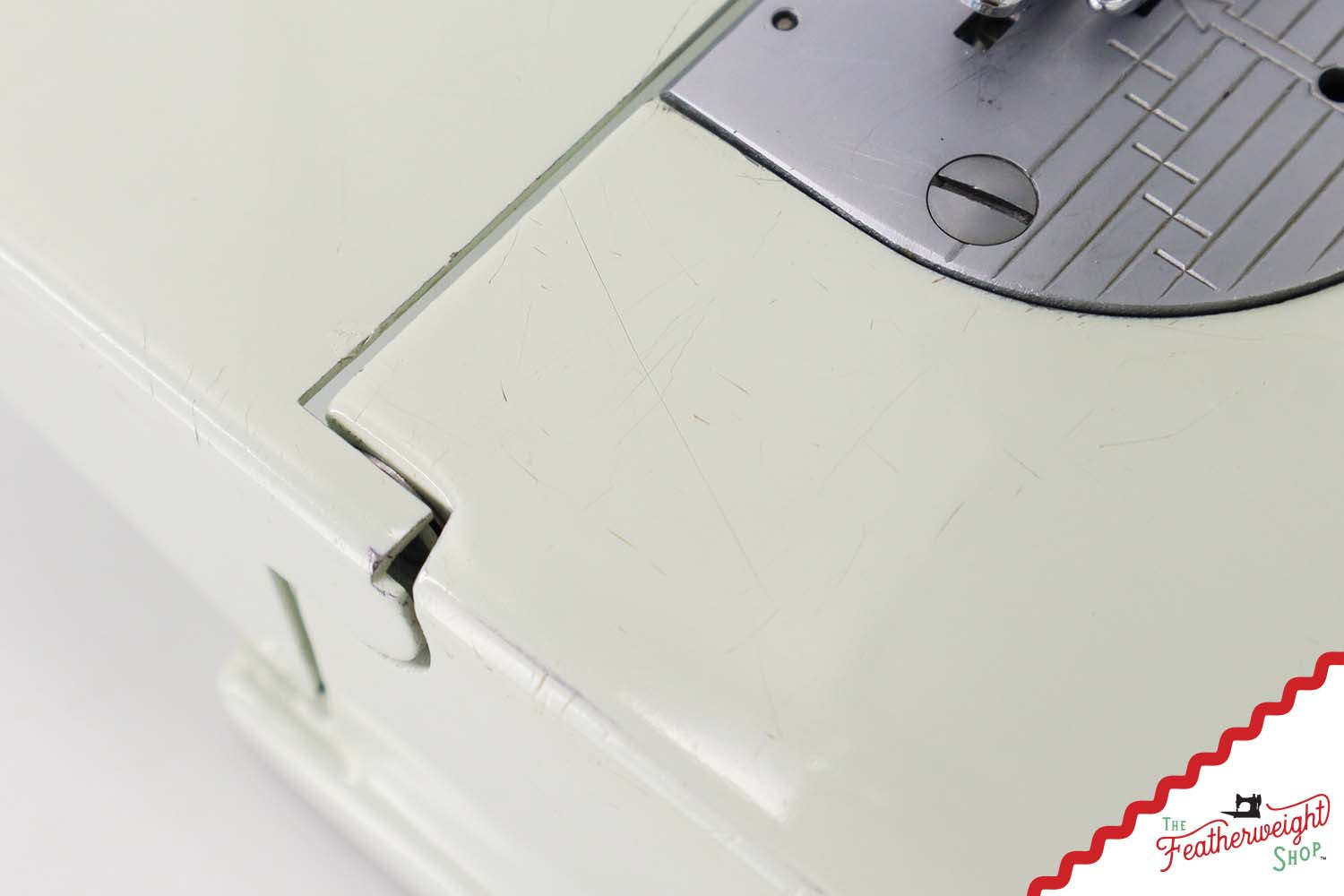 Singer Featherweight 221K Sewing Machine, WHITE - FA099***