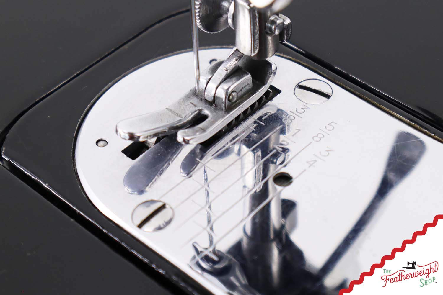 Singer Featherweight 222K Sewing Machine - EM6013**, 1957