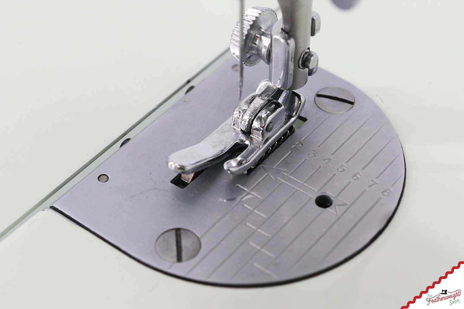 Singer Featherweight 221K Sewing Machine, British WHITE EV9703**