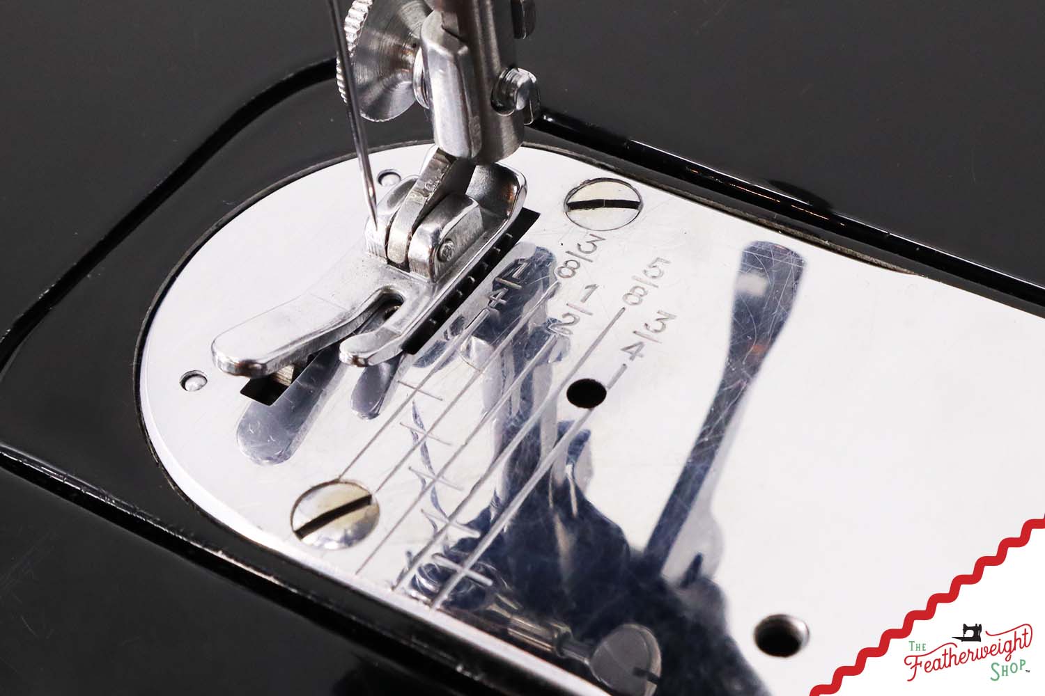 Singer Featherweight 222K Sewing Machine - EM9609**, 1957