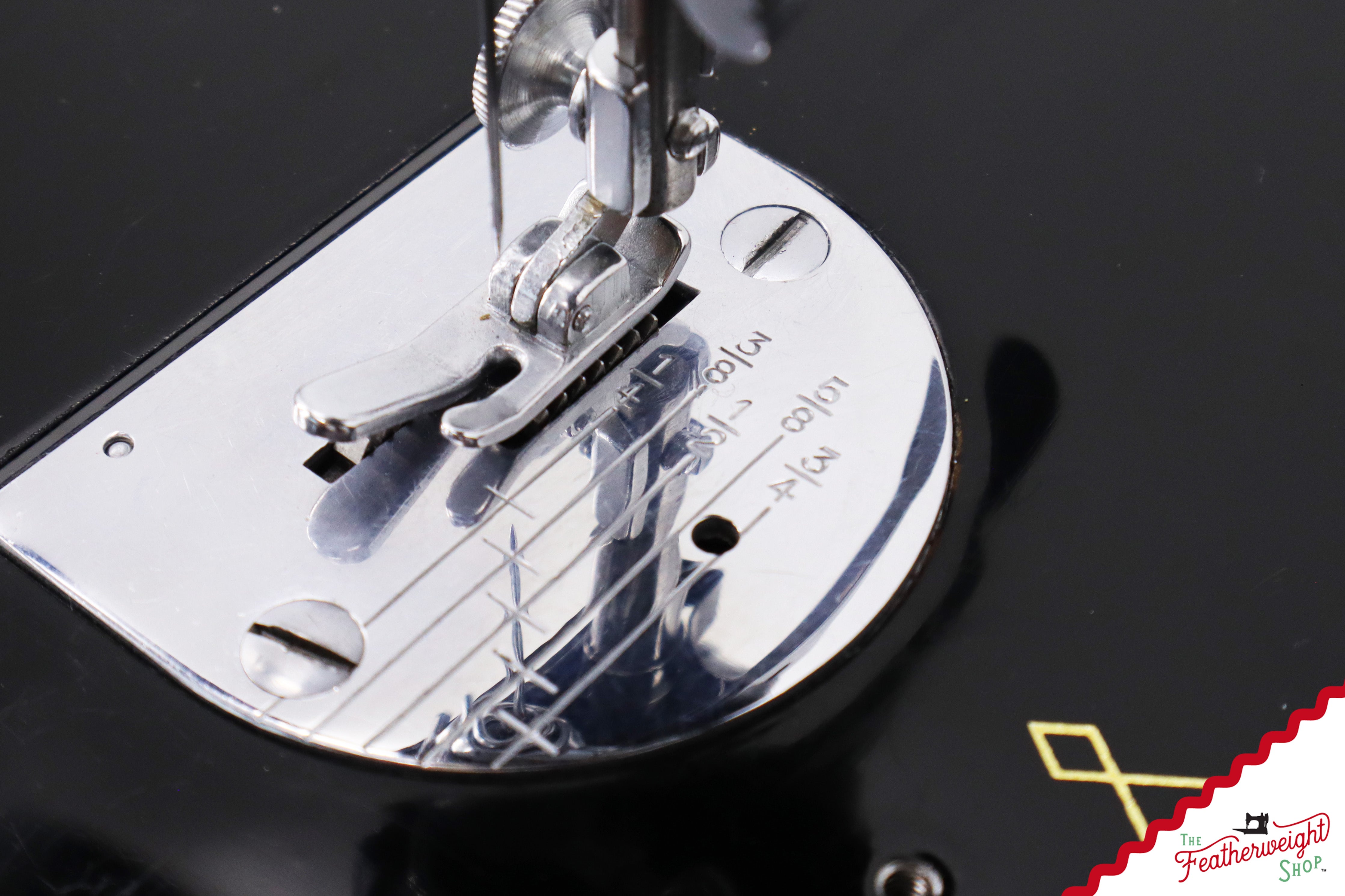 Singer Featherweight 221K Sewing Machine, 1955 - EK205***