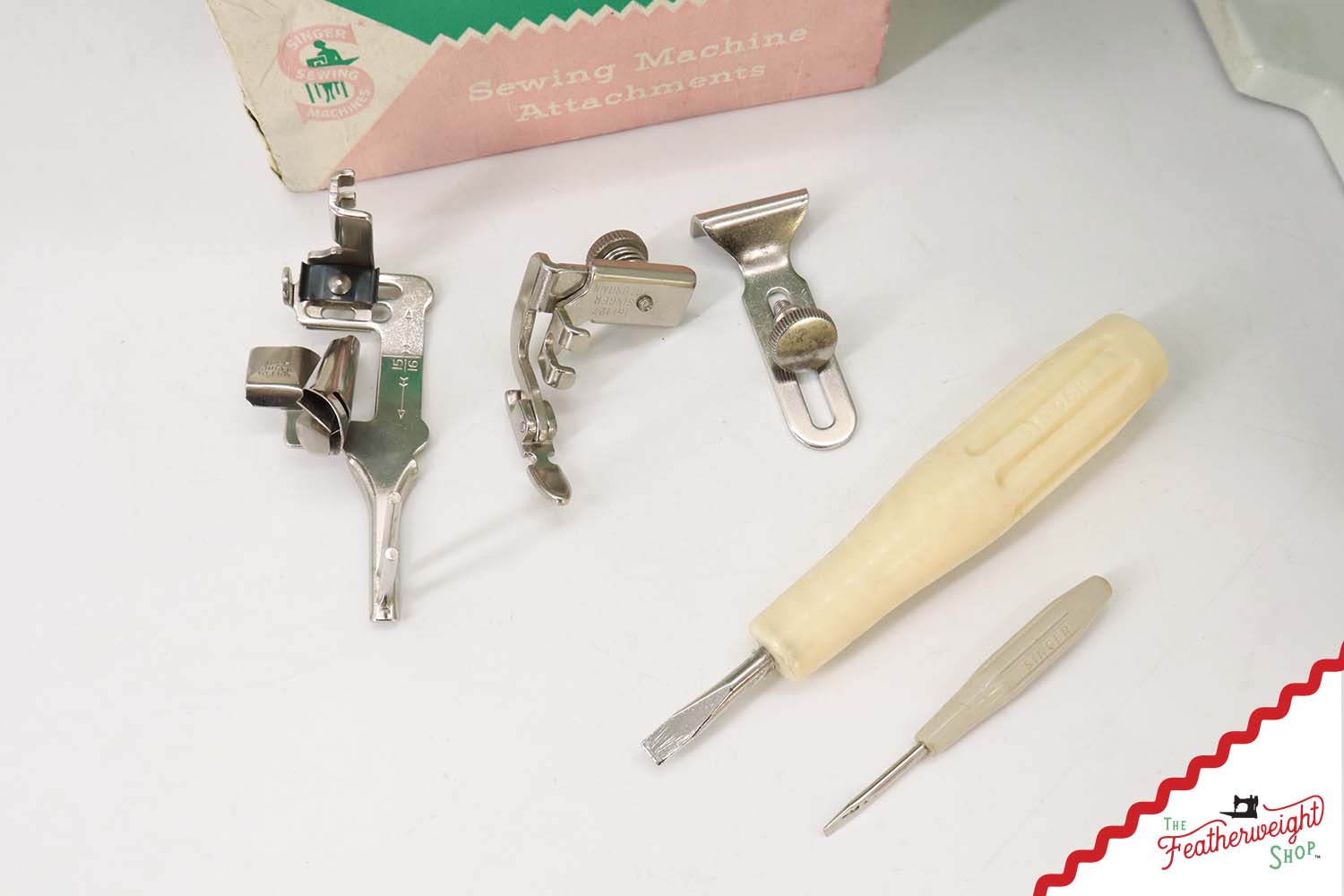 Singer Featherweight 221K Sewing Machine, WHITE - EV9036**