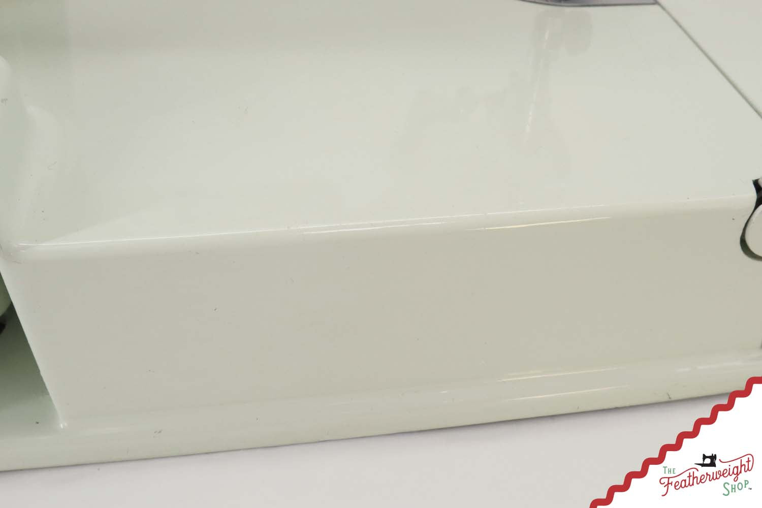 Singer Featherweight 221K Sewing Machine, WHITE - EV9036**