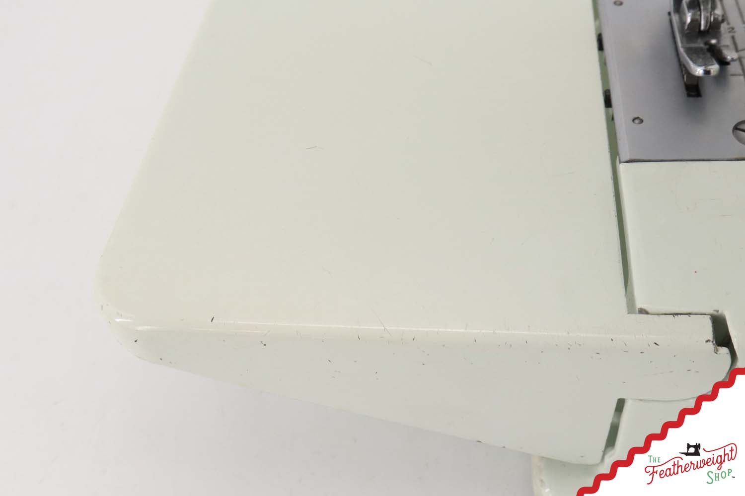 Singer Featherweight 221K Sewing Machine, WHITE - EV9036**