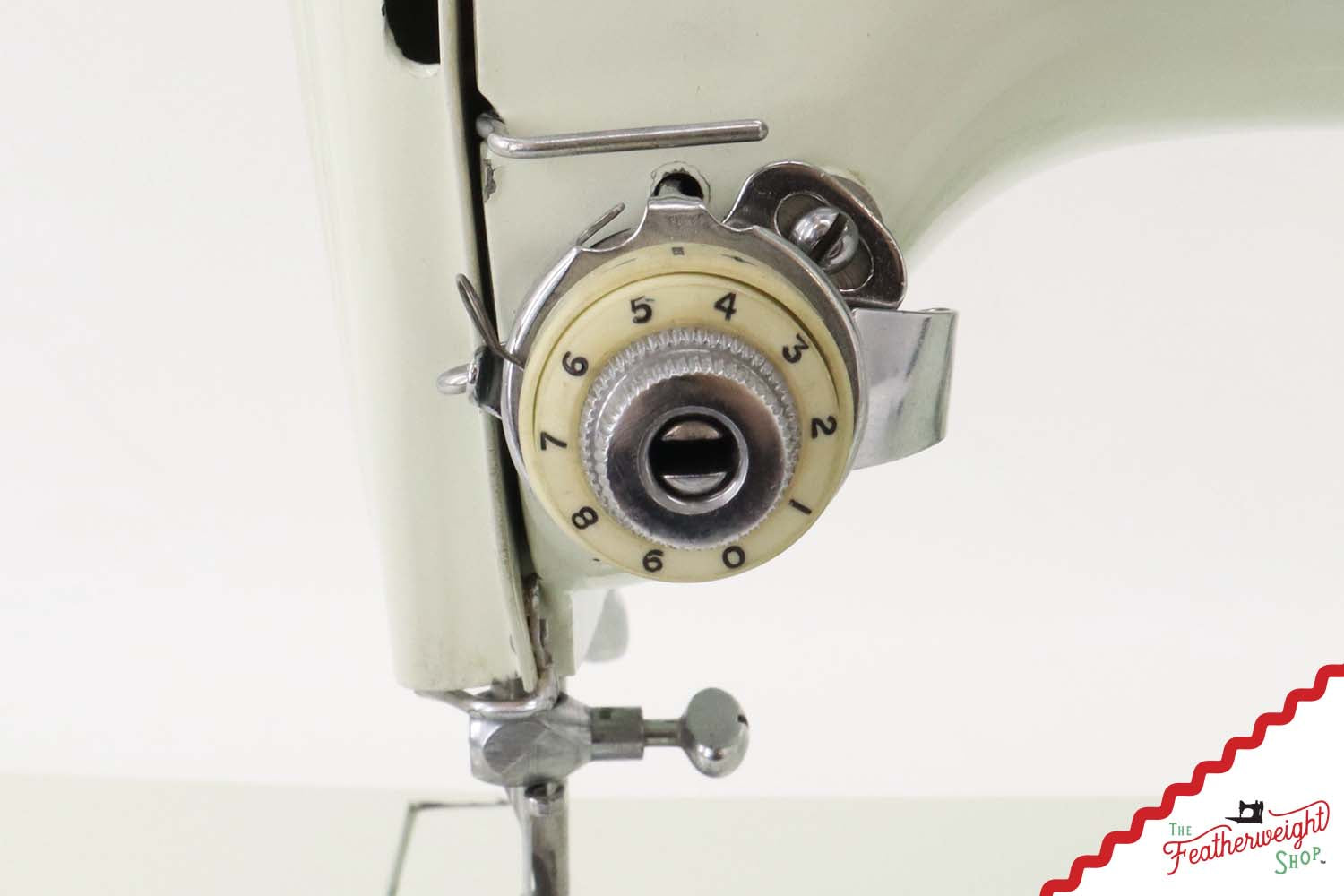 Singer Featherweight 221K Sewing Machine, WHITE - EV9036**