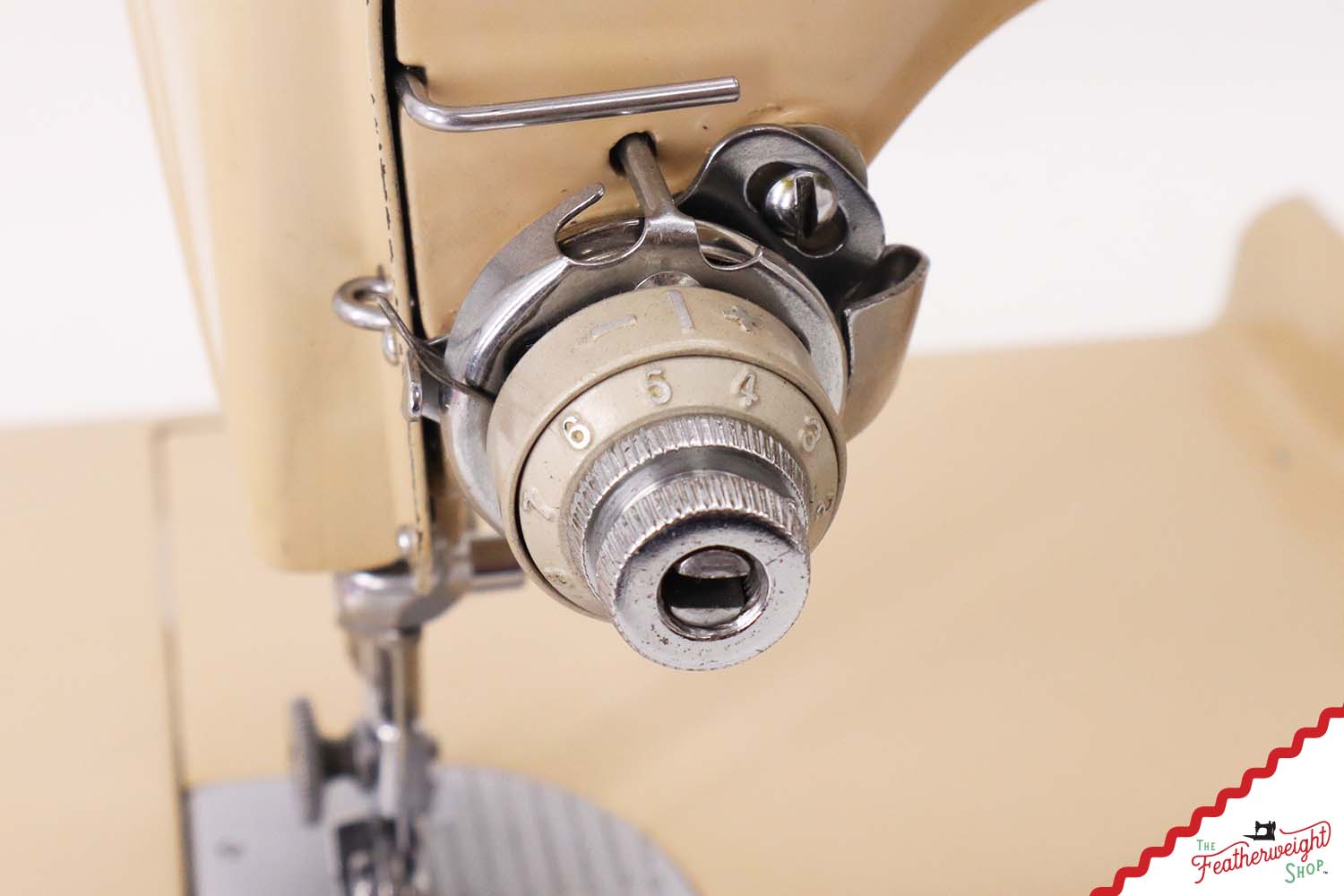 Singer Featherweight 221J Sewing Machine, Tan - JE161***