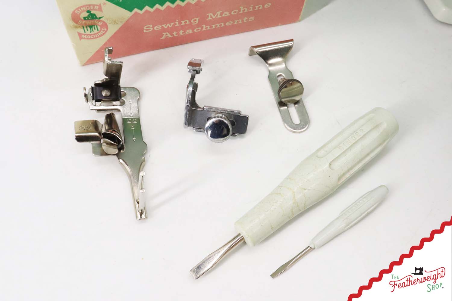 Singer Featherweight 221K Sewing Machine, British WHITE EW065***