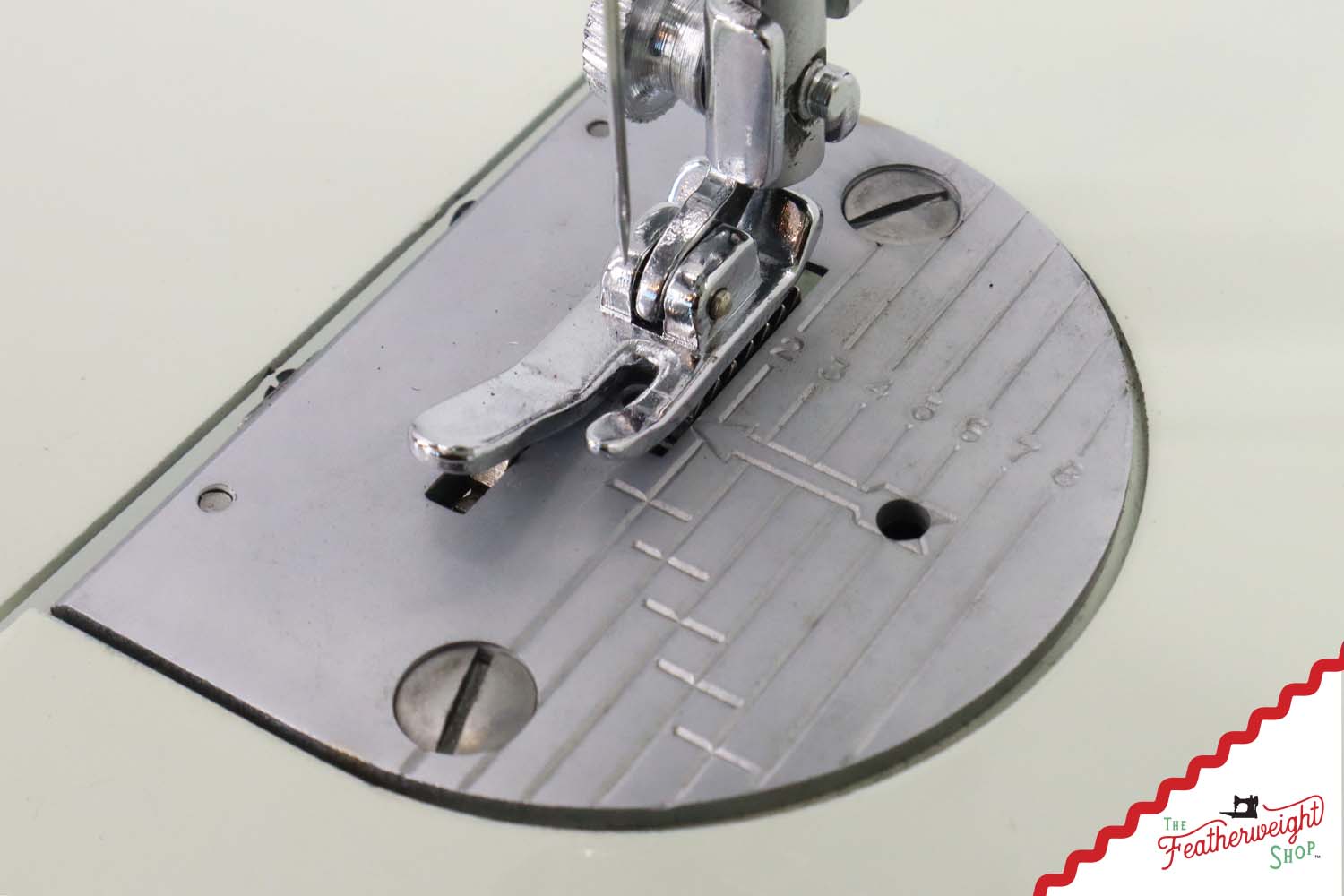 Singer Featherweight 221K Sewing Machine, British WHITE EW065***