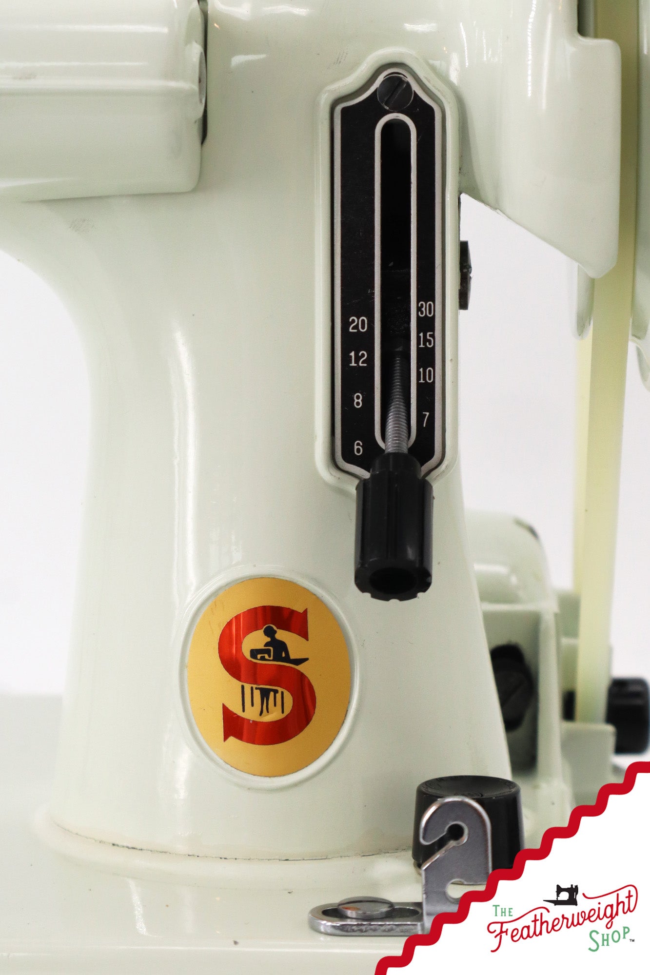 Singer Featherweight 221K Sewing Machine, British WHITE EV968***