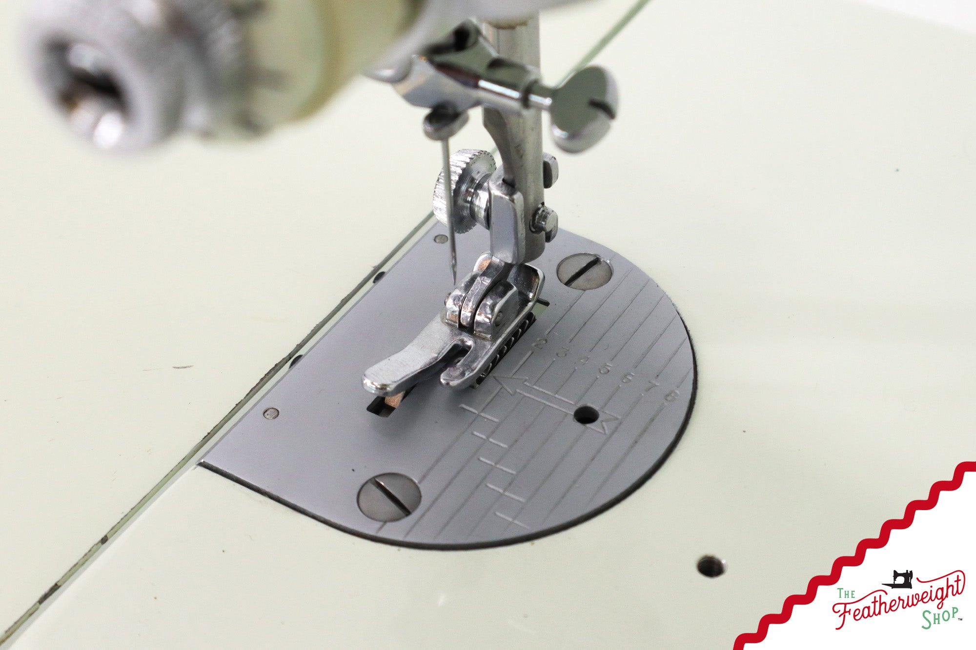 Singer Featherweight 221K Sewing Machine, British WHITE EV968***