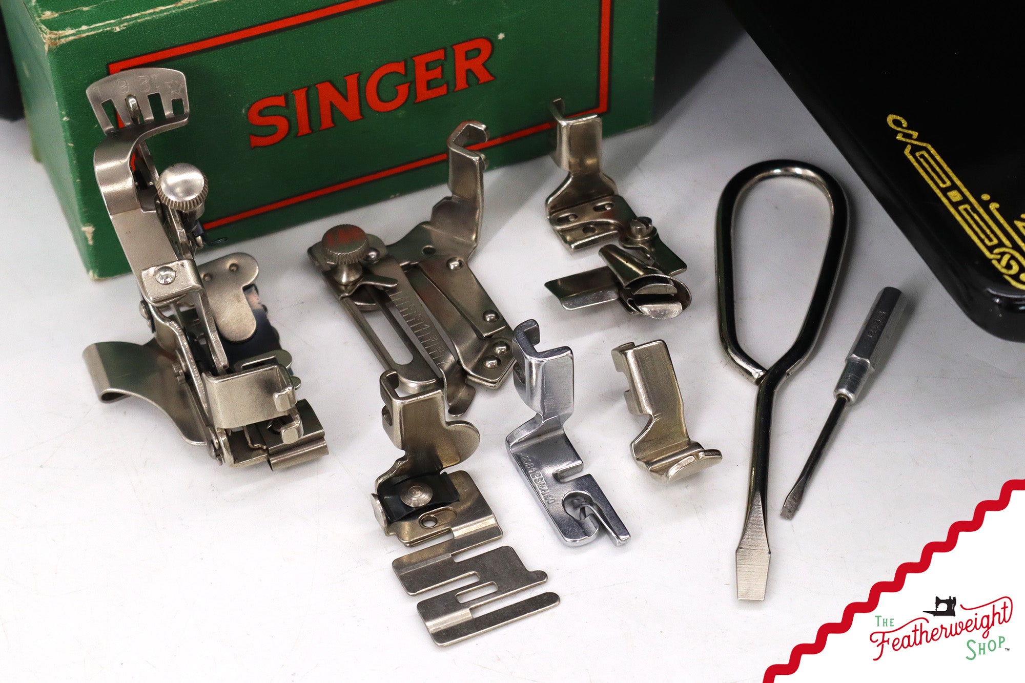 Singer Featherweight 221K Sewing Machine, 1952 - EH626***