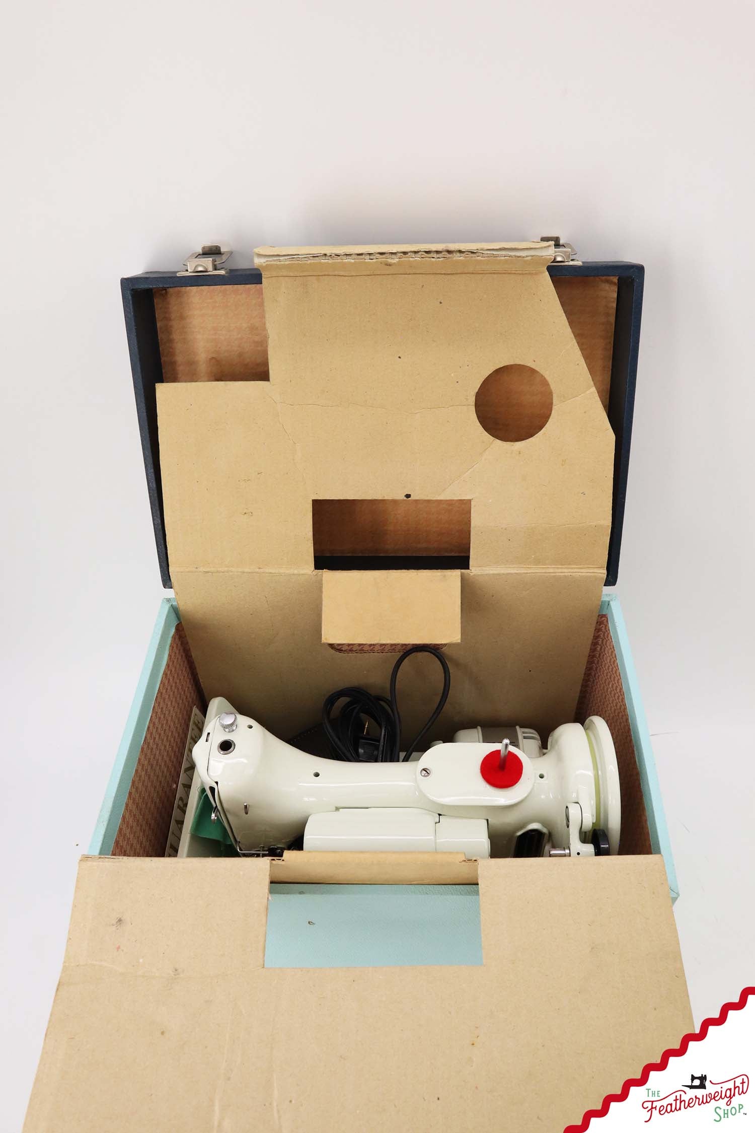 Singer Featherweight 221K Sewing Machine, British WHITE FA207***