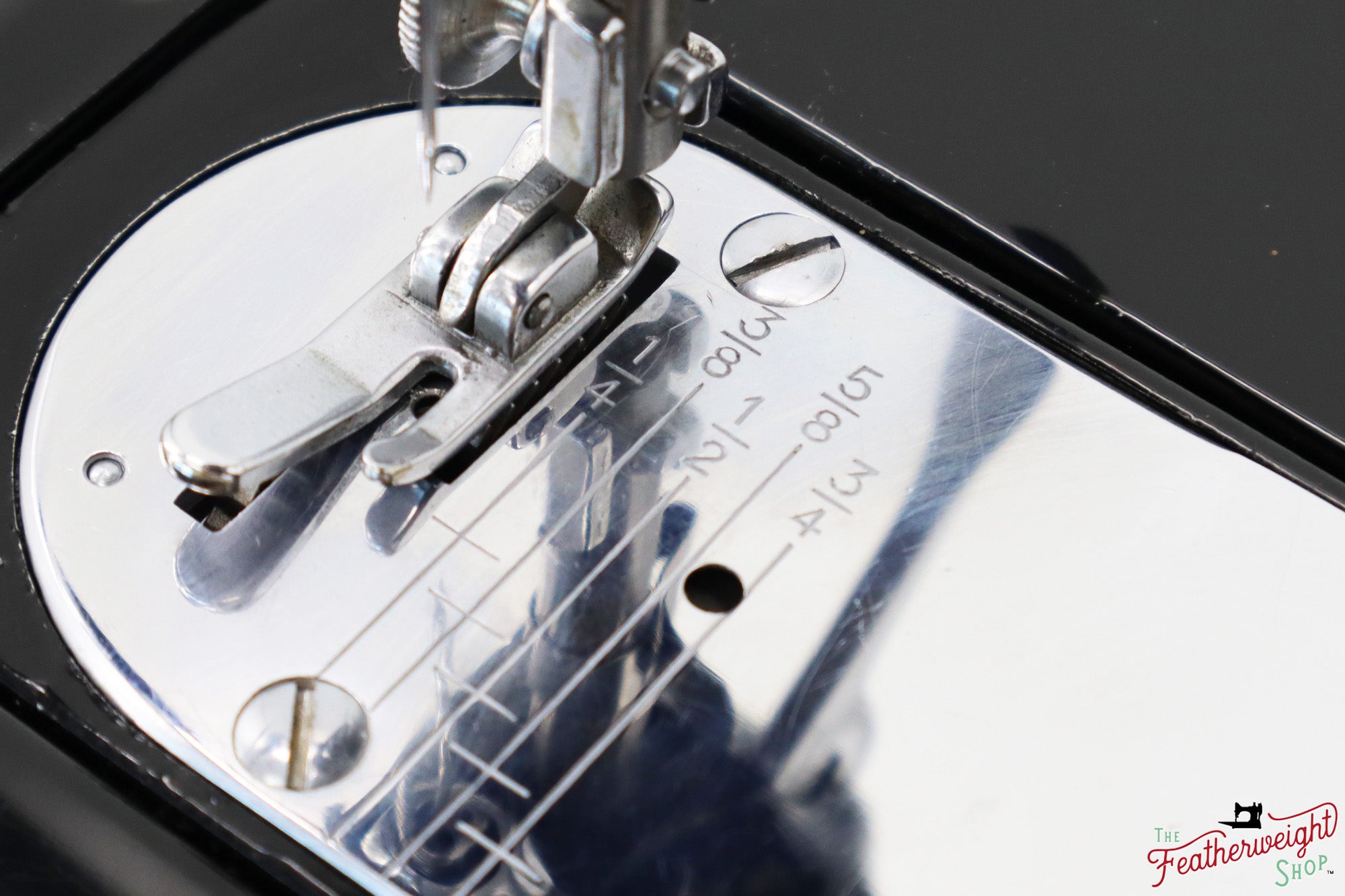 Singer Featherweight 222K Sewing Machine - EM9587**, 1957