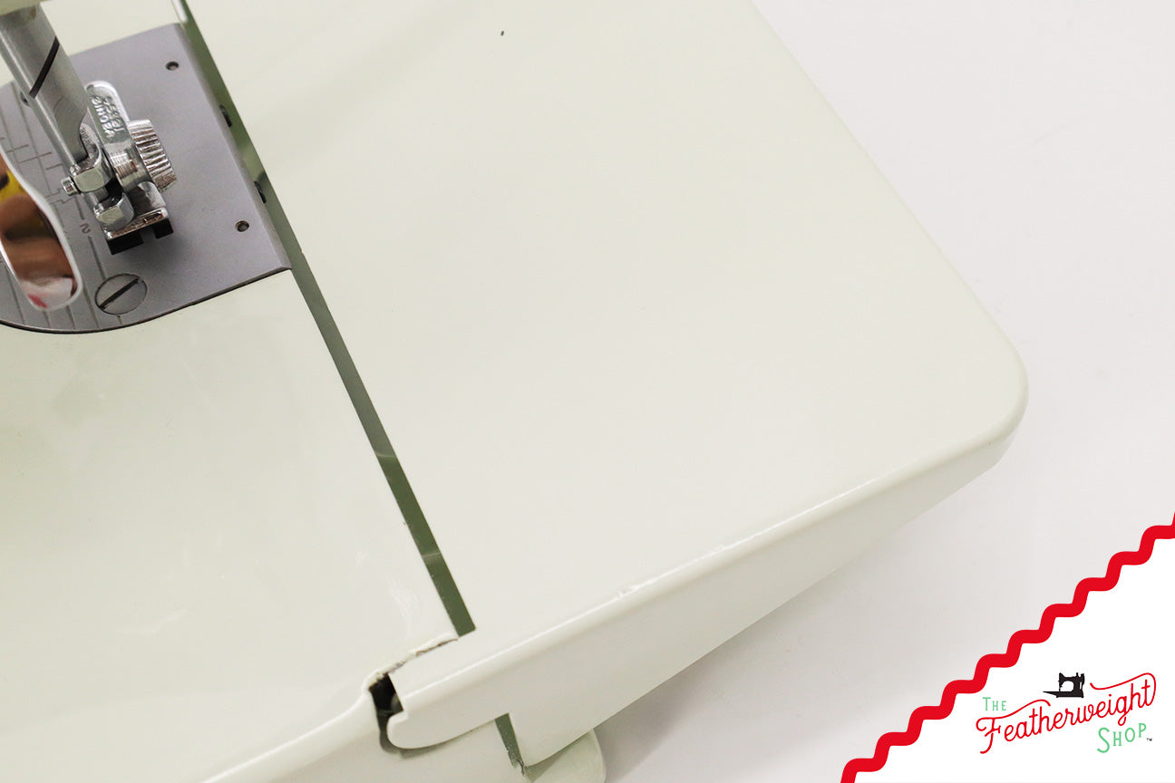 Singer Featherweight 221K Sewing Machine, British WHITE FA207***