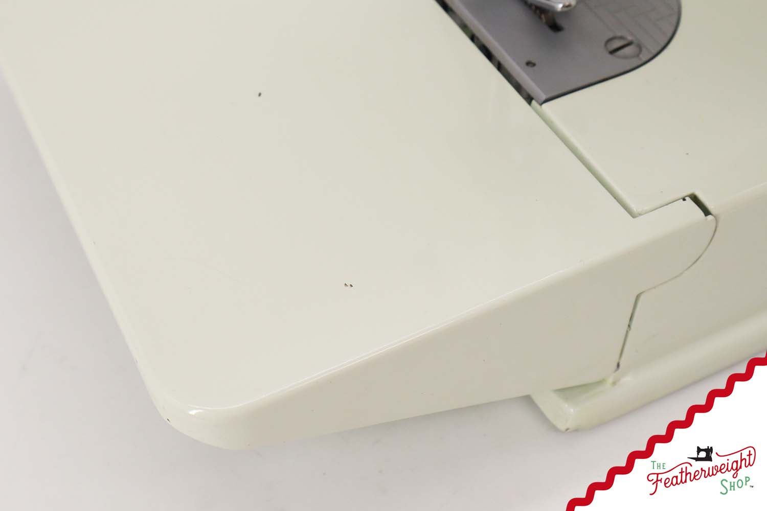 Singer Featherweight 221K Sewing Machine, British WHITE FA207***