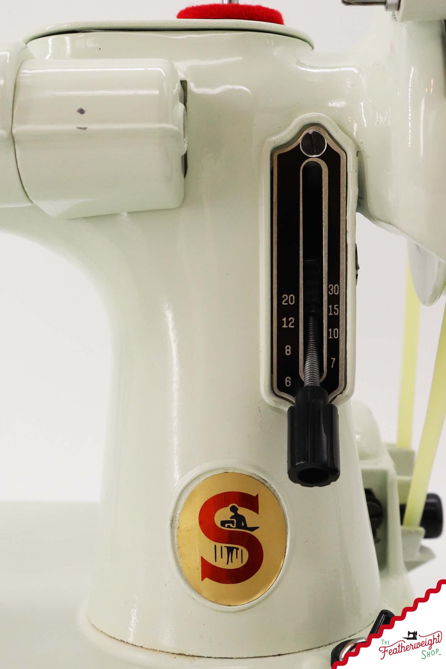 Singer Featherweight 221K Sewing Machine, British WHITE FA207***