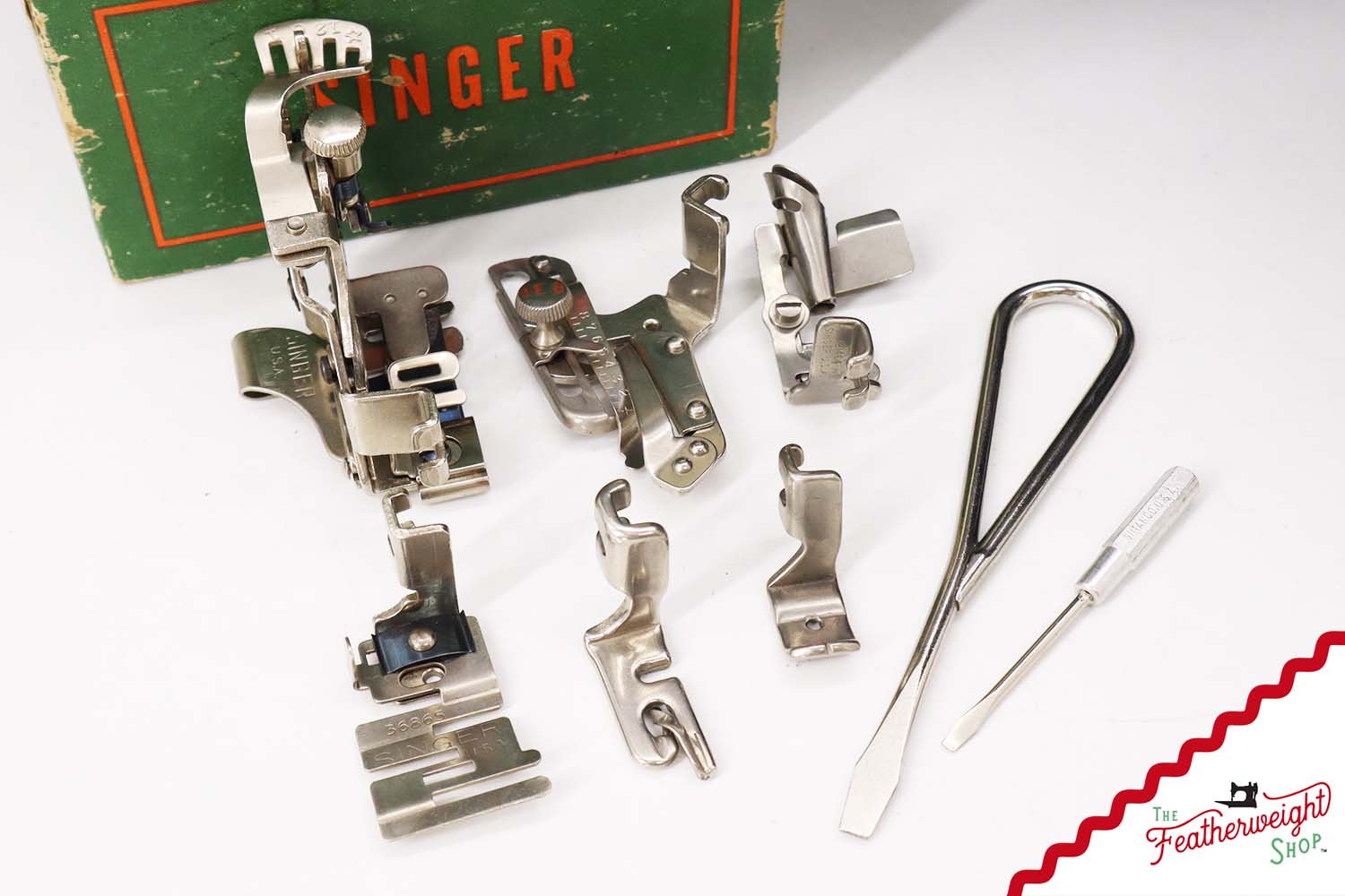 Singer Featherweight 221, AG0119**, Blackside - RARE