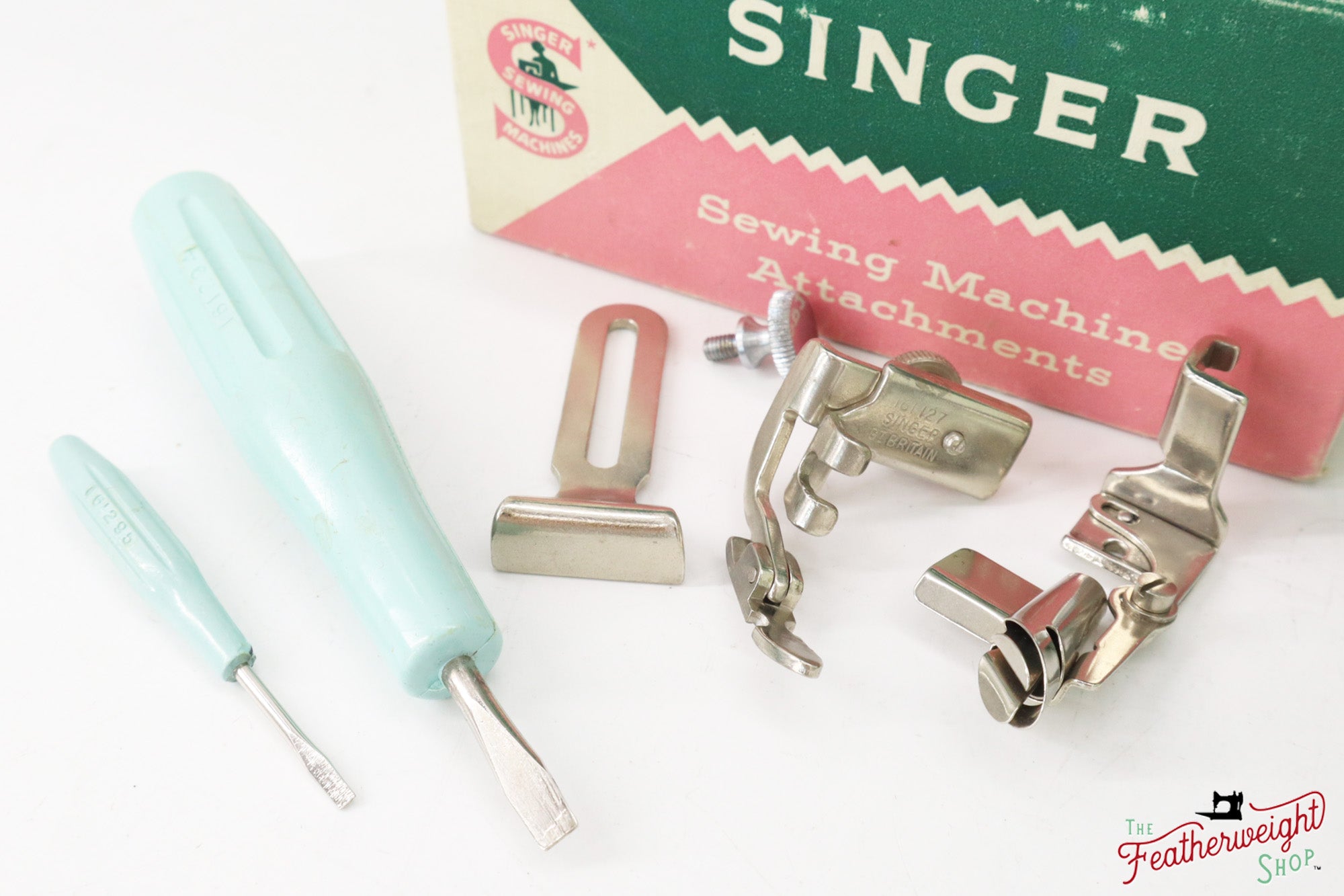 Singer Featherweight 221K Sewing Machine, WHITE - EV9052**