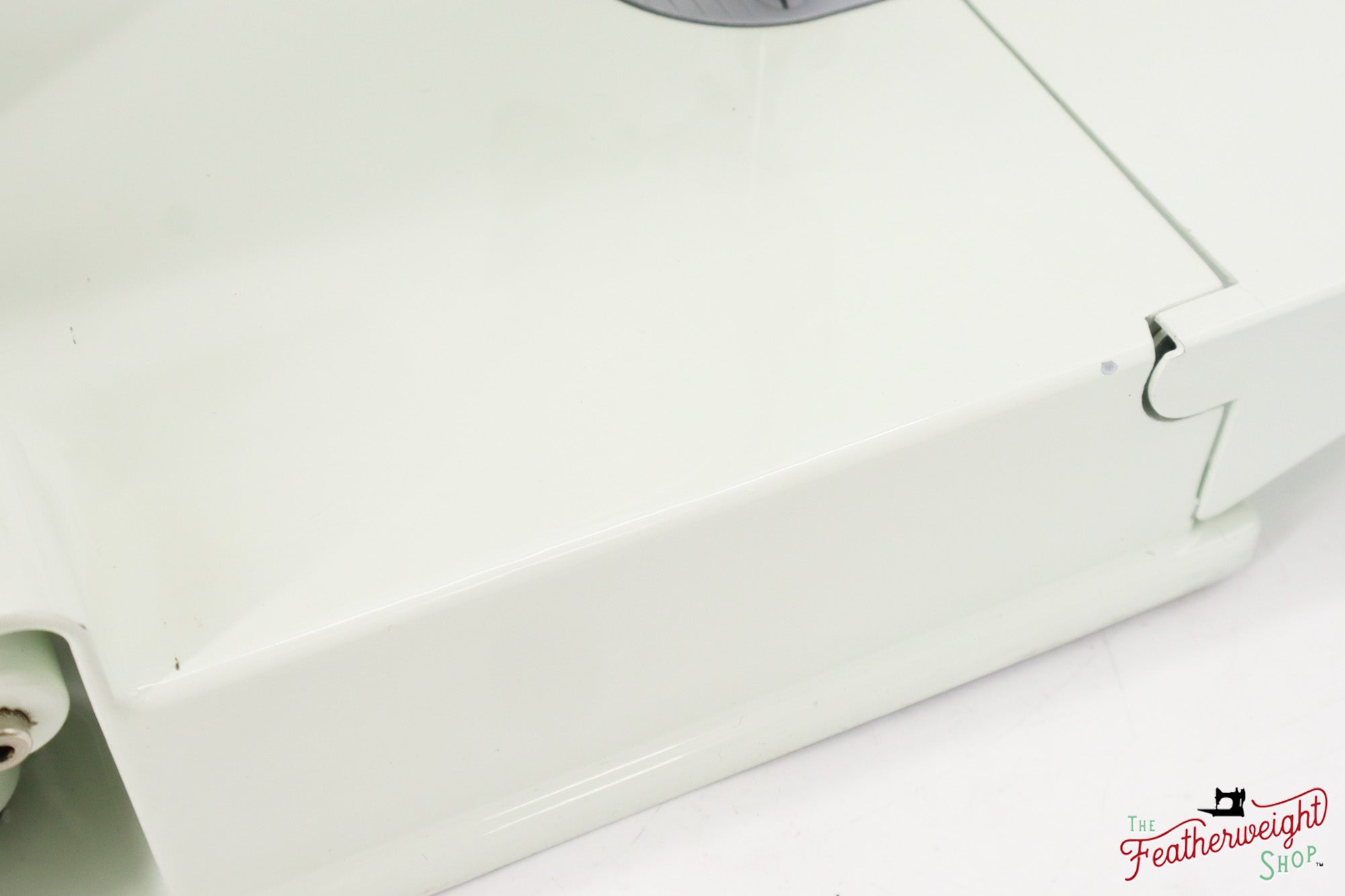 Singer Featherweight 221K Sewing Machine, WHITE - EV9052**