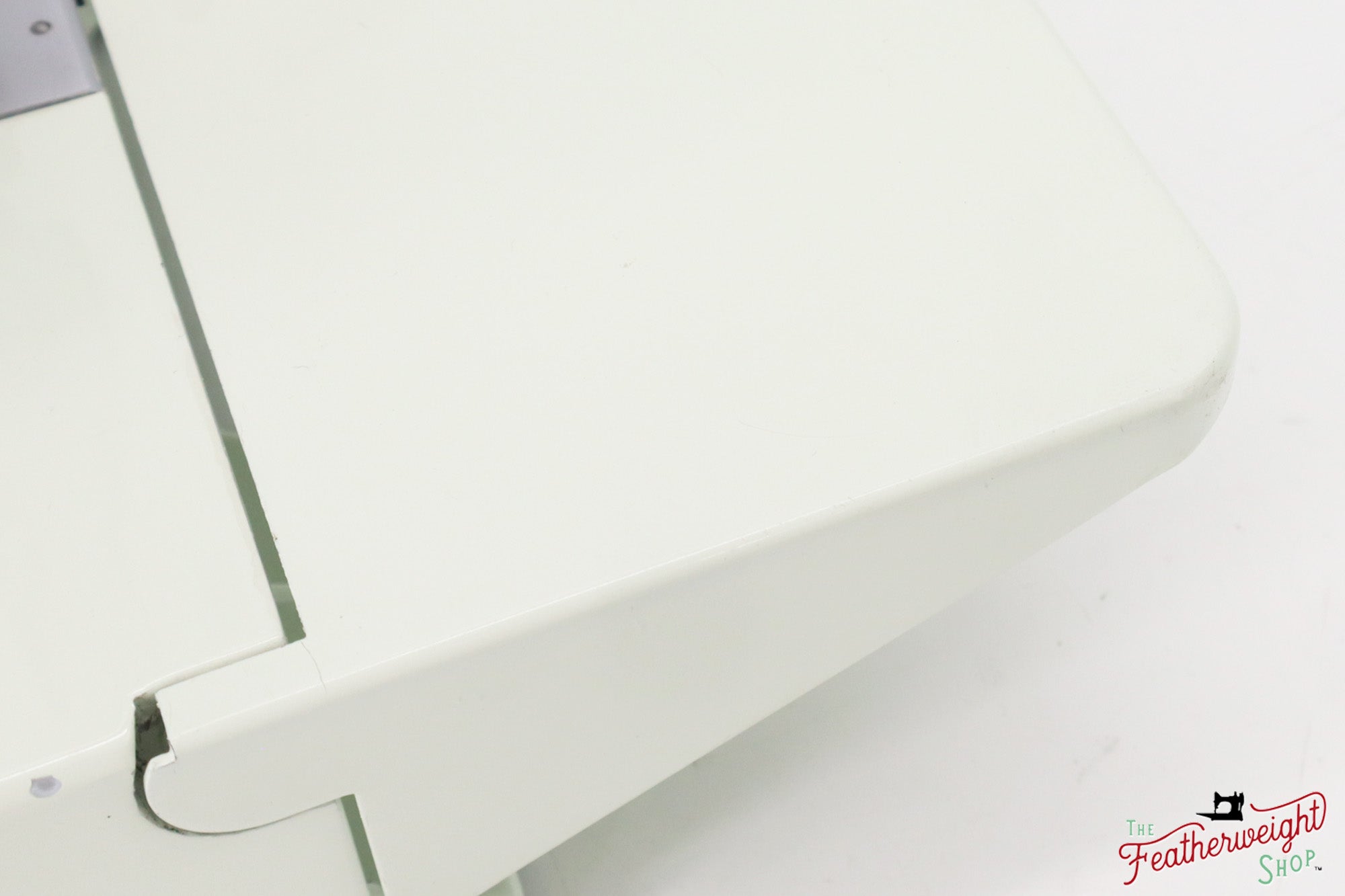 Singer Featherweight 221K Sewing Machine, WHITE - EV9052**
