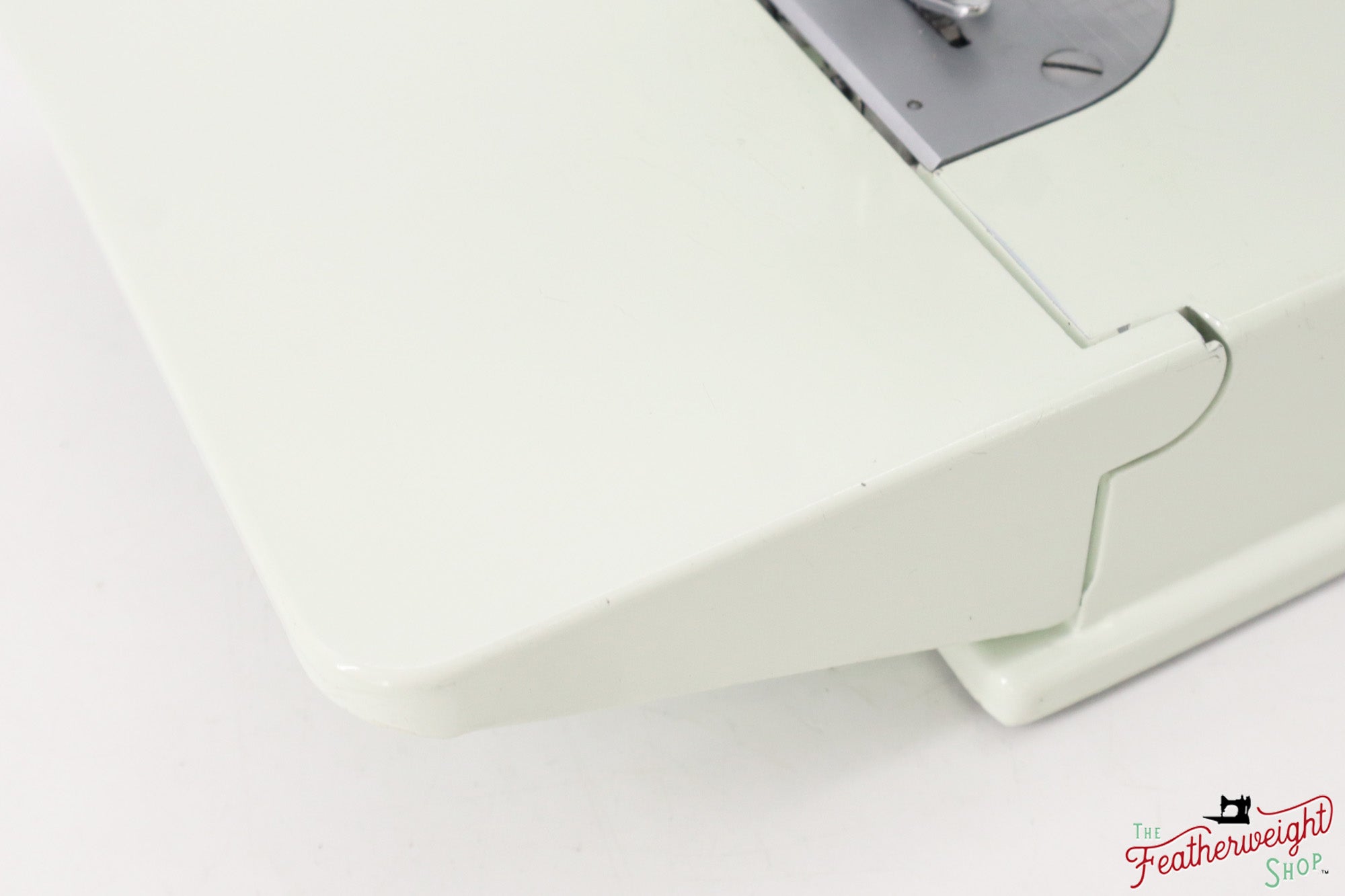 Singer Featherweight 221K Sewing Machine, WHITE - EV9052**