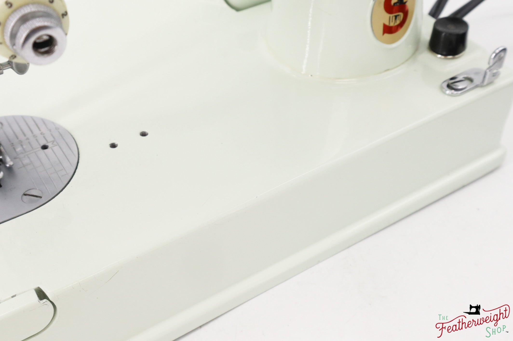 Singer Featherweight 221K Sewing Machine, WHITE - EV9052**