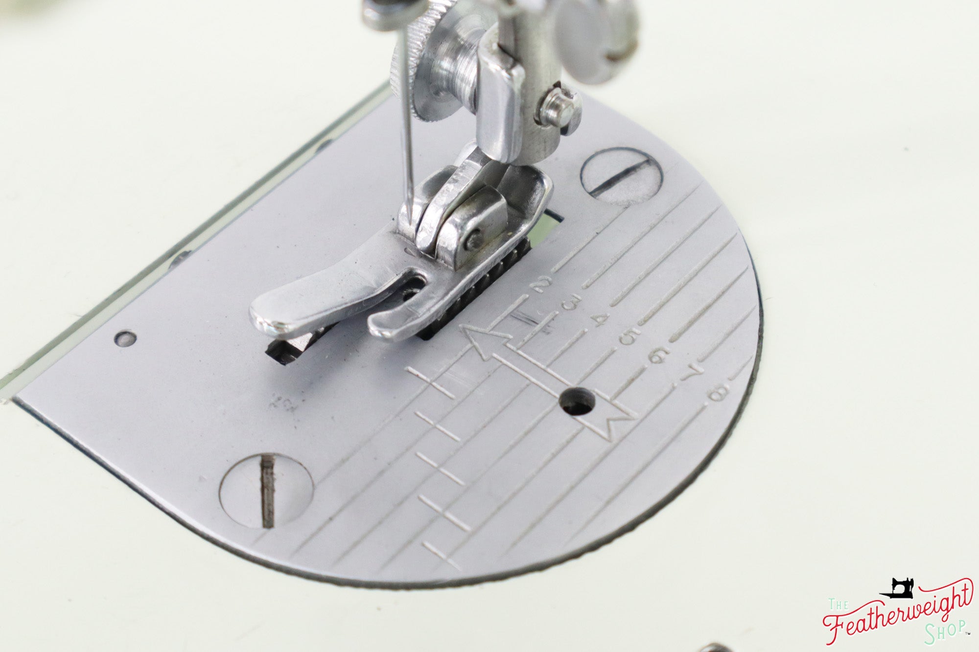 Singer Featherweight 221K Sewing Machine, WHITE - EV9052**