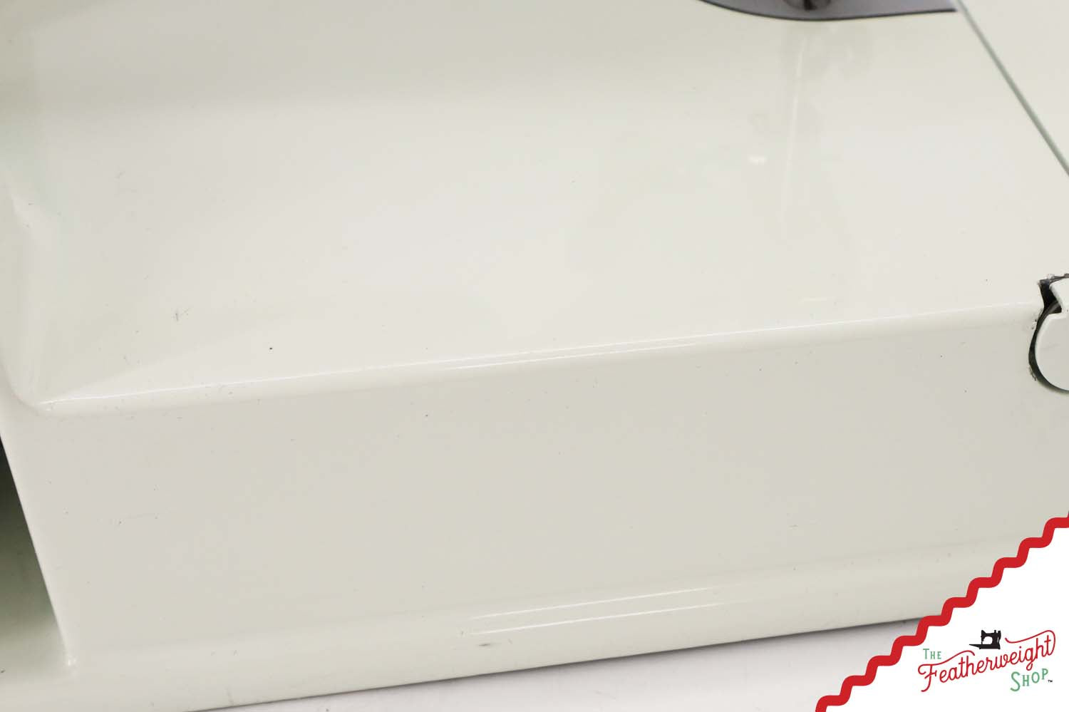 Singer Featherweight 221K Sewing Machine, WHITE - EV9584**