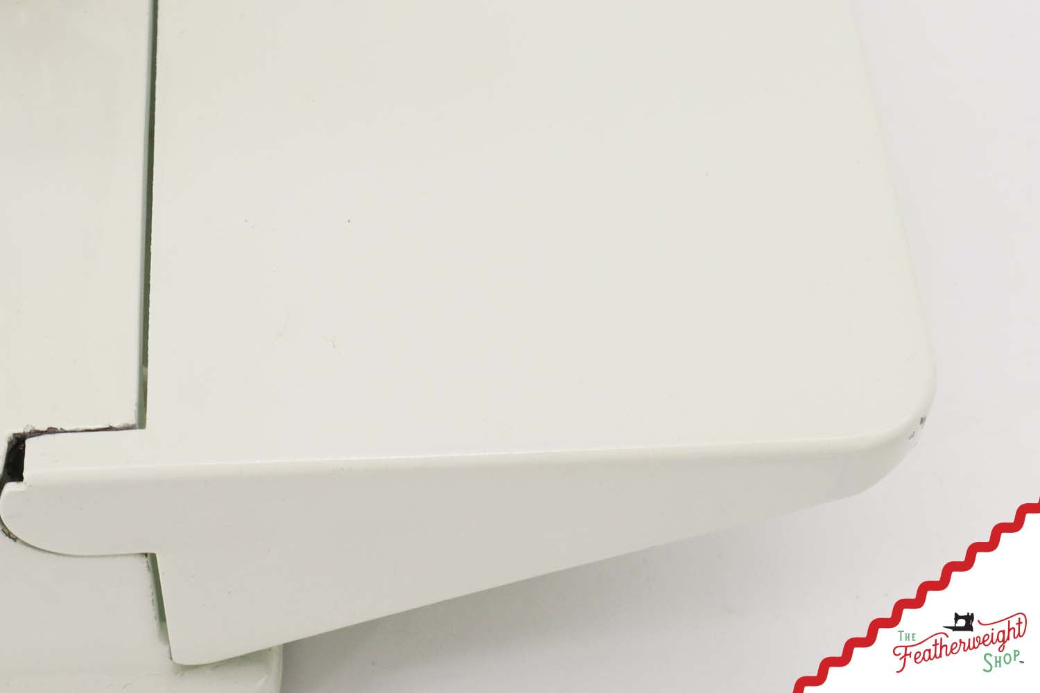 Singer Featherweight 221K Sewing Machine, WHITE - EV9584**