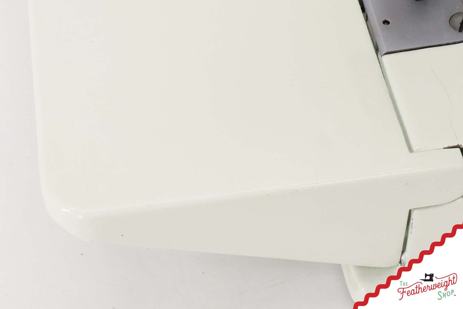 Singer Featherweight 221K Sewing Machine, WHITE - EV9584**